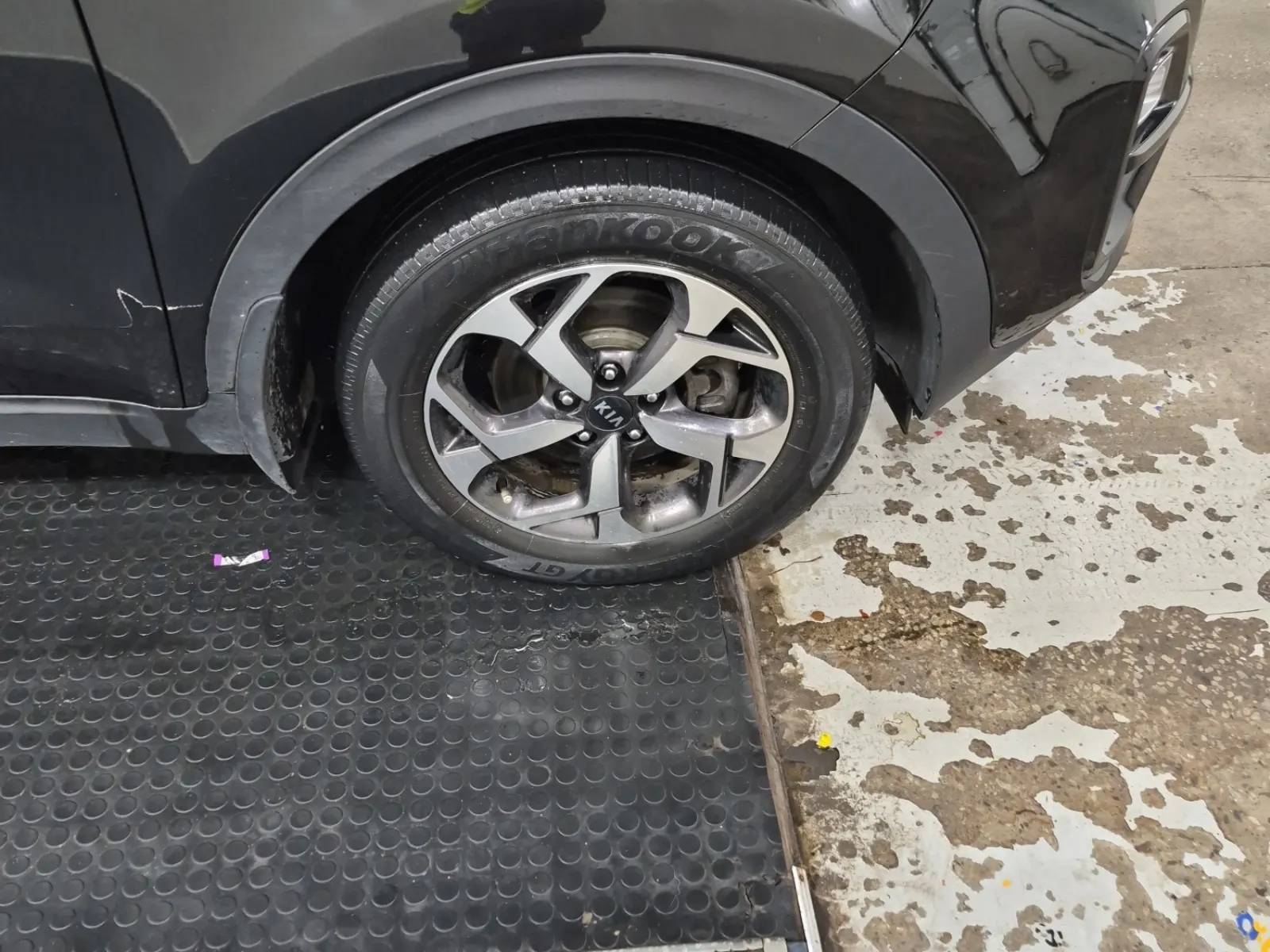 Right Front Wheel/Tire Photo