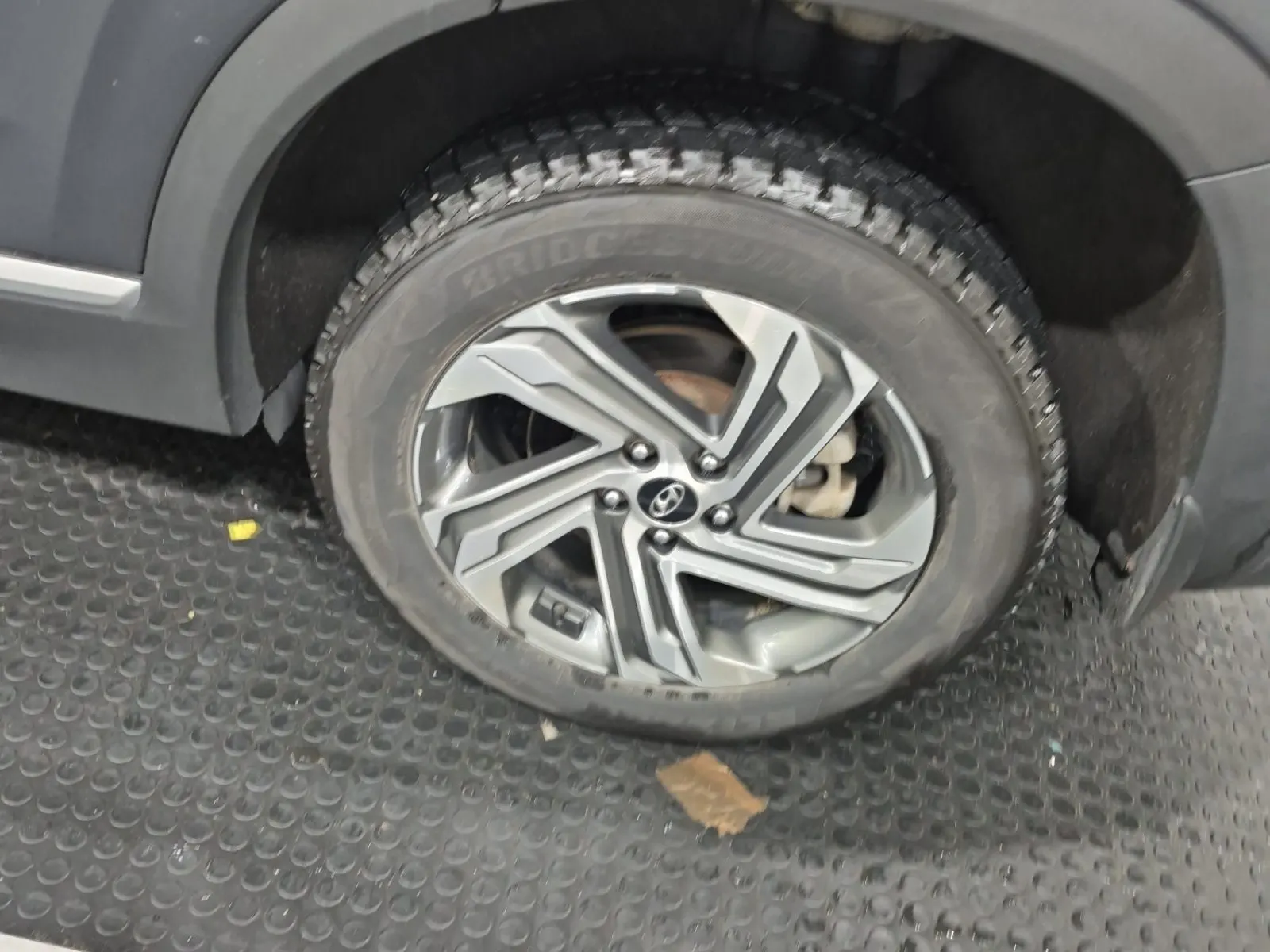 Left Rear Wheel/Tire Photo