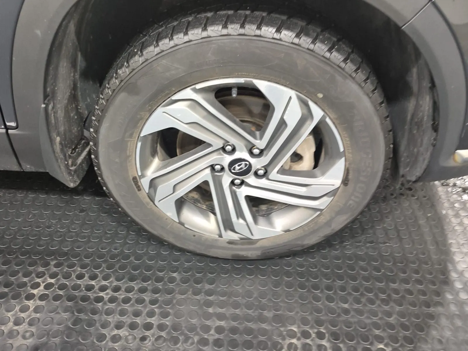 Right Front Wheel/Tire Photo