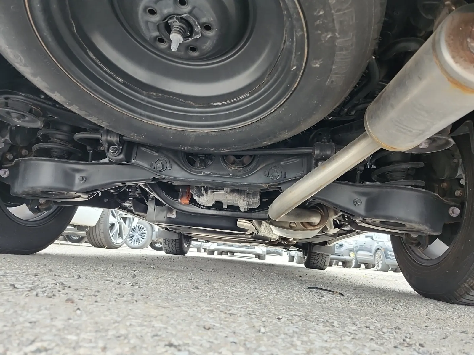Undercarriage - Rear Photo