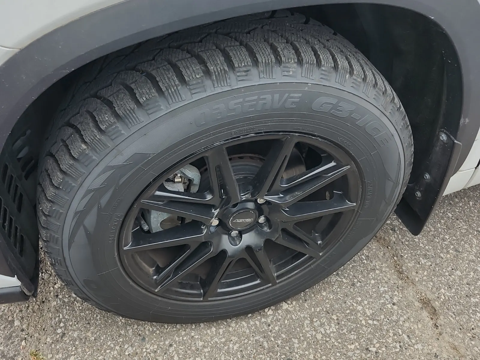 Front driver wheel/tire photo