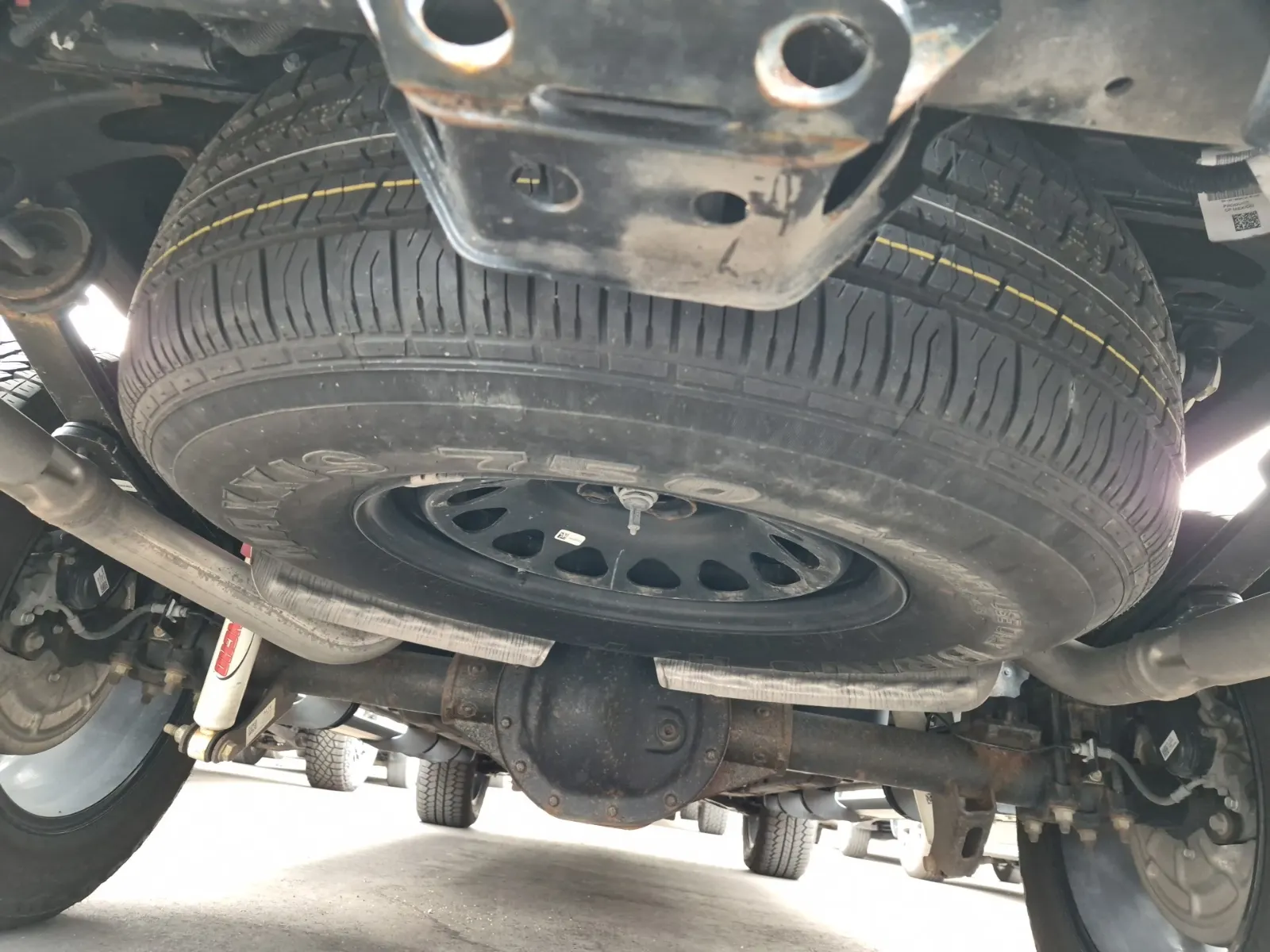 Undercarriage - Rear Photo