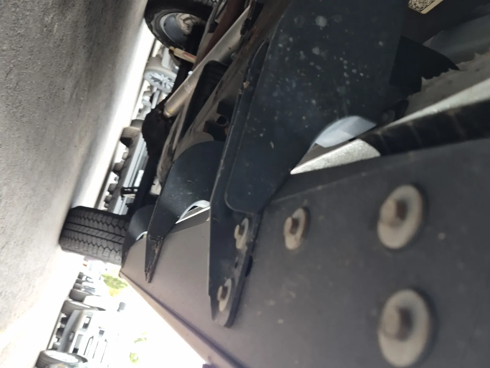 Undercarriage - Driver Photo