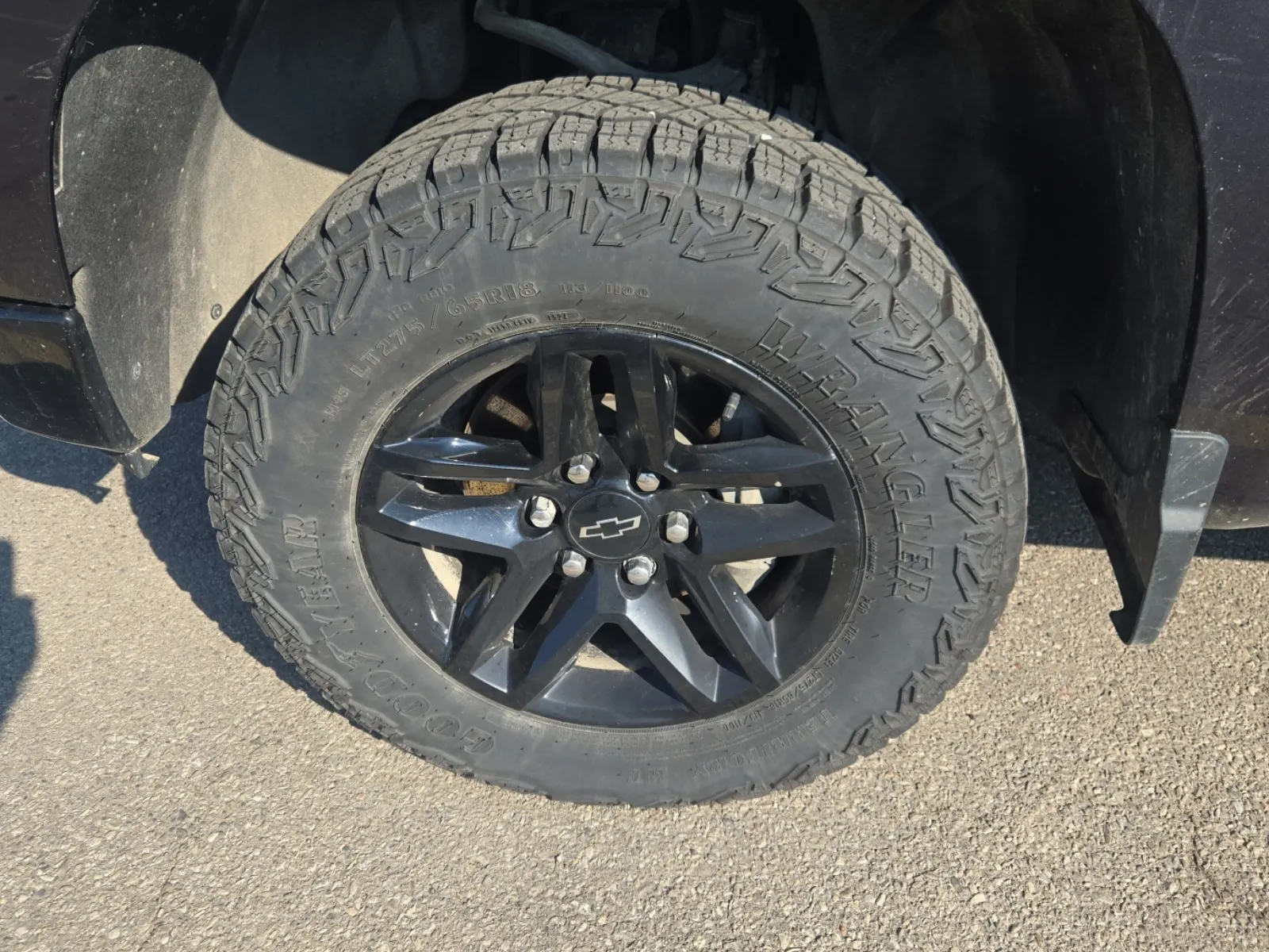Front driver wheel/tire photo