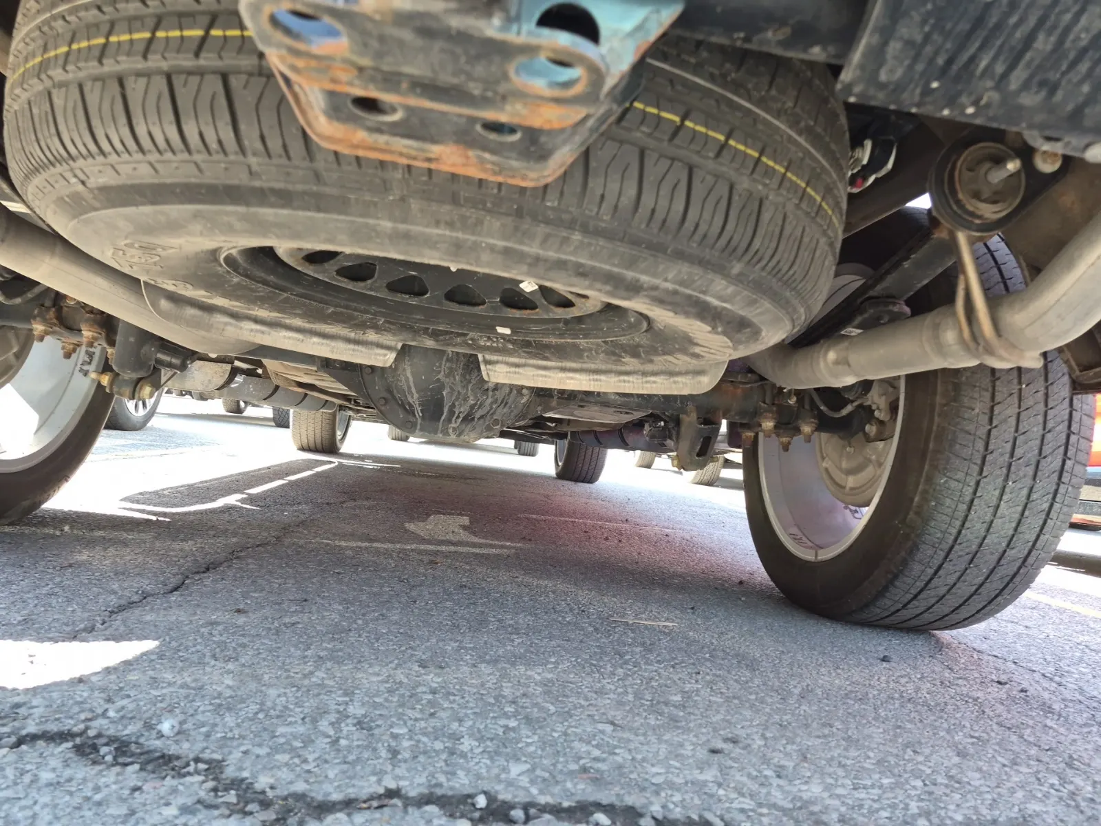 Undercarriage - Rear Photo