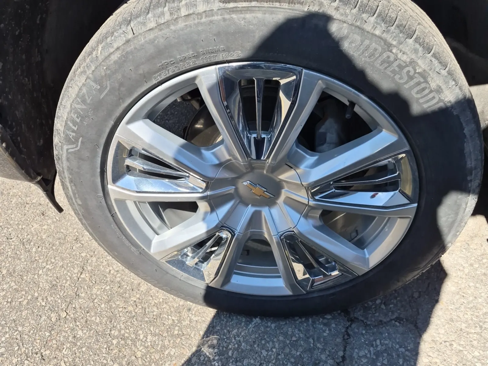Front driver wheel/tire photo