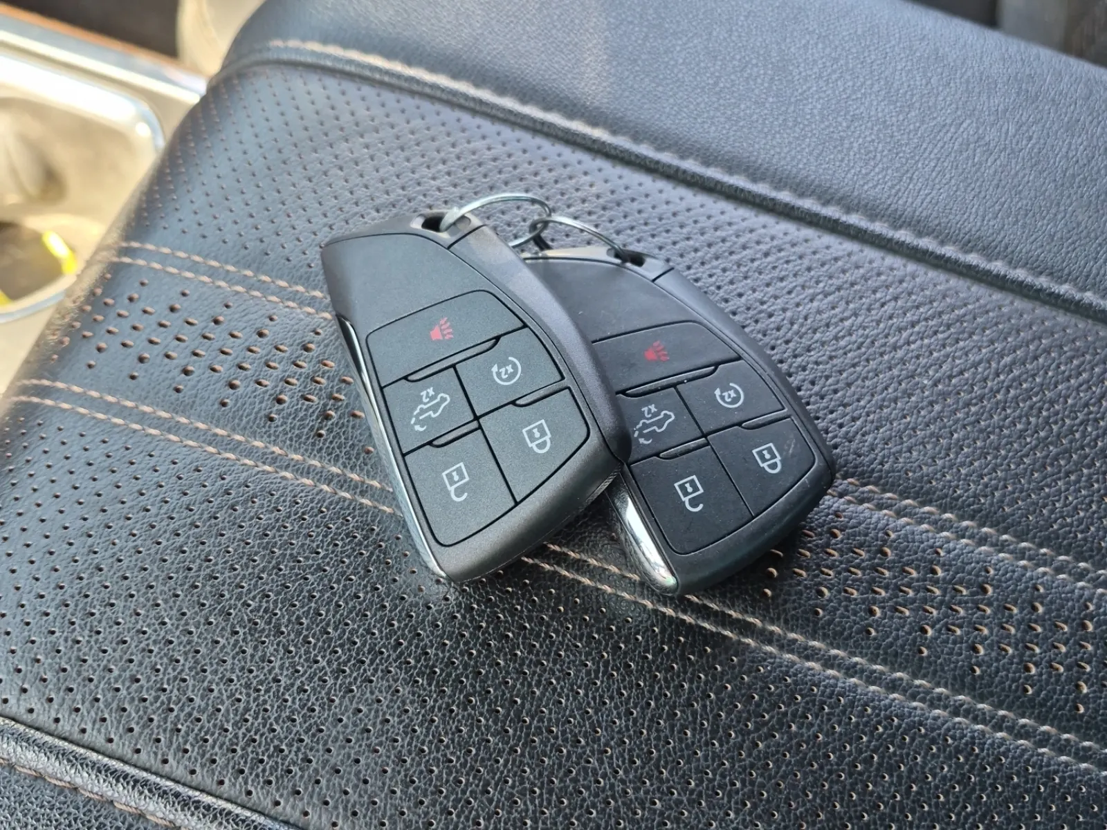 Keys/Fobs/Manual Photo