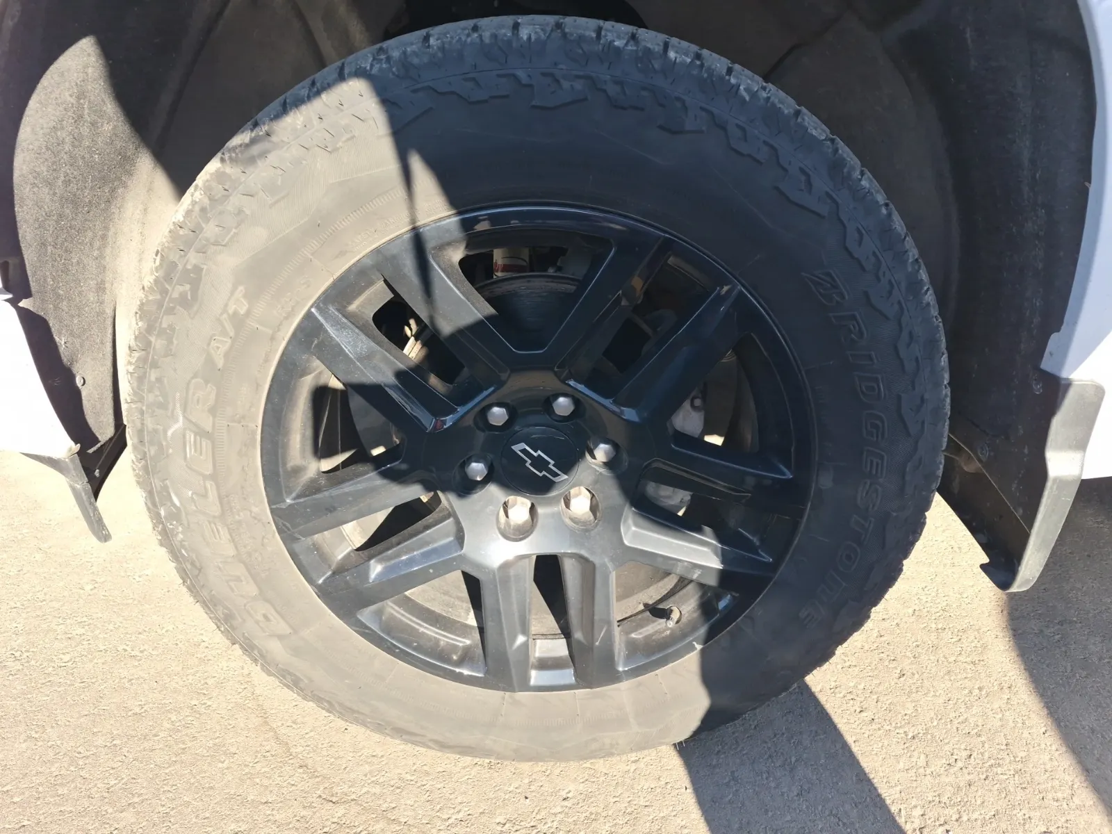 Front driver wheel/tire photo