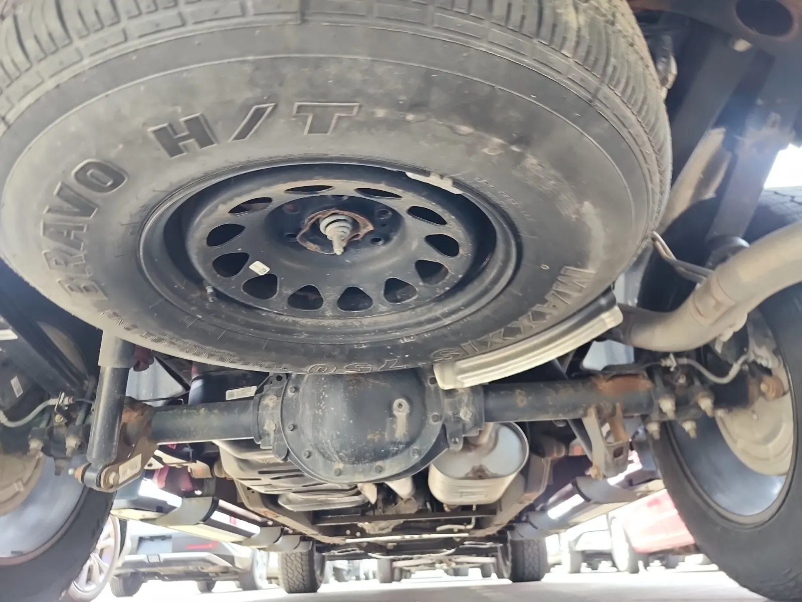 Undercarriage - Rear Photo