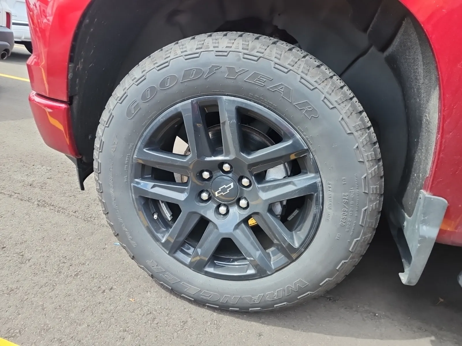 Front driver wheel/tire photo