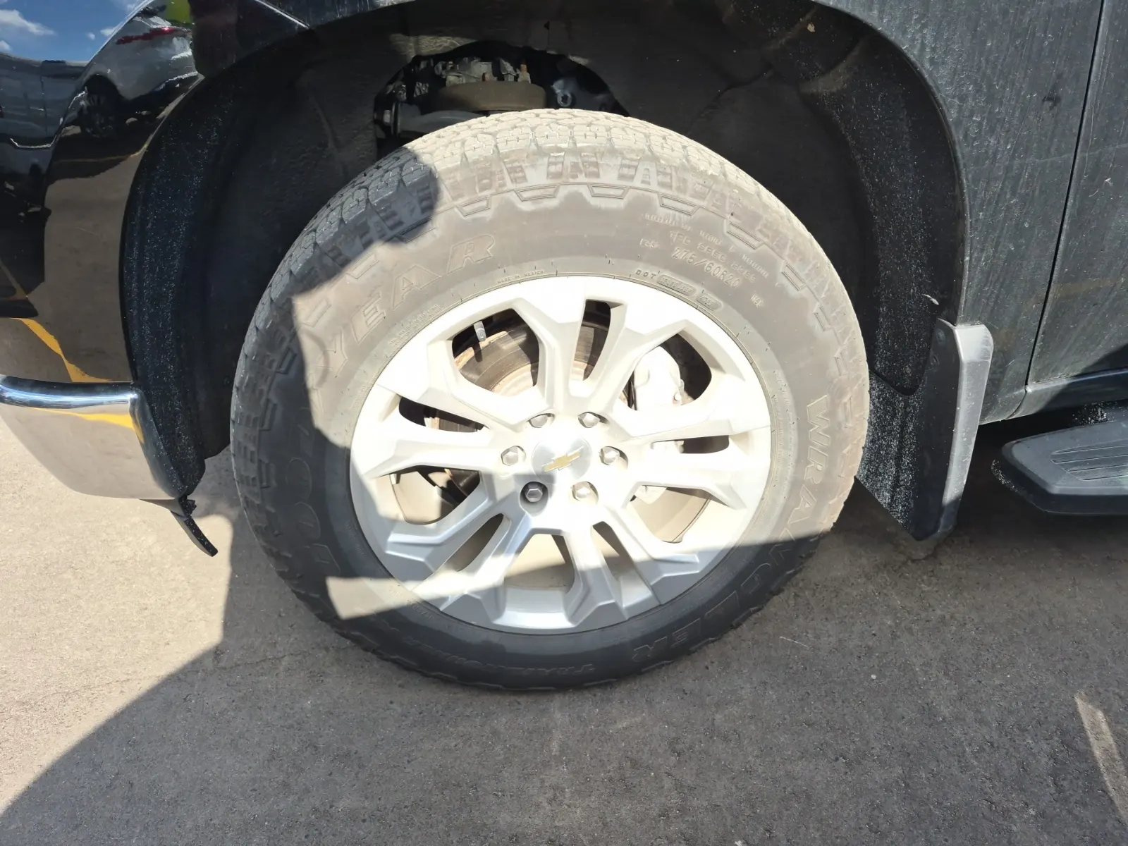 Front driver wheel/tire photo