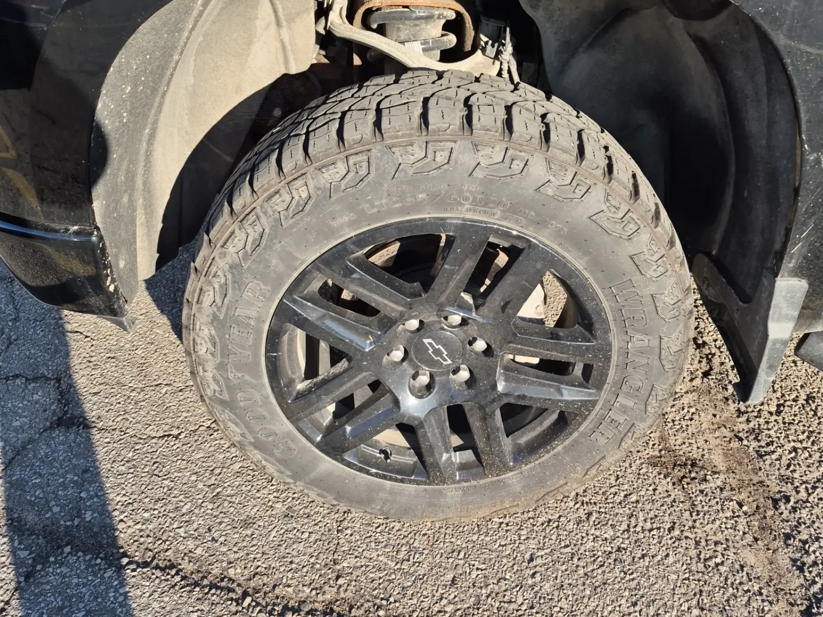Front driver wheel/tire photo