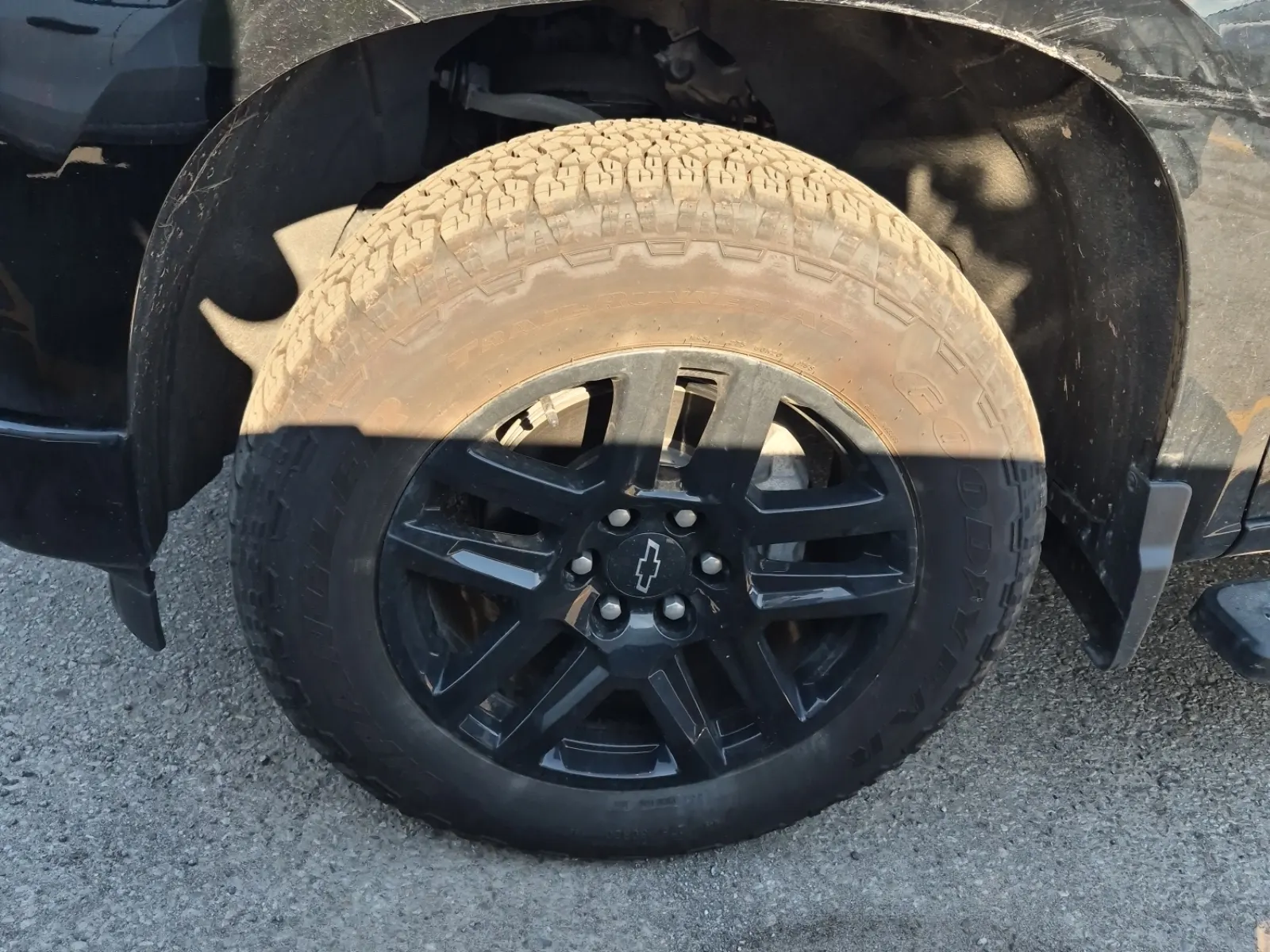 Front driver wheel/tire photo