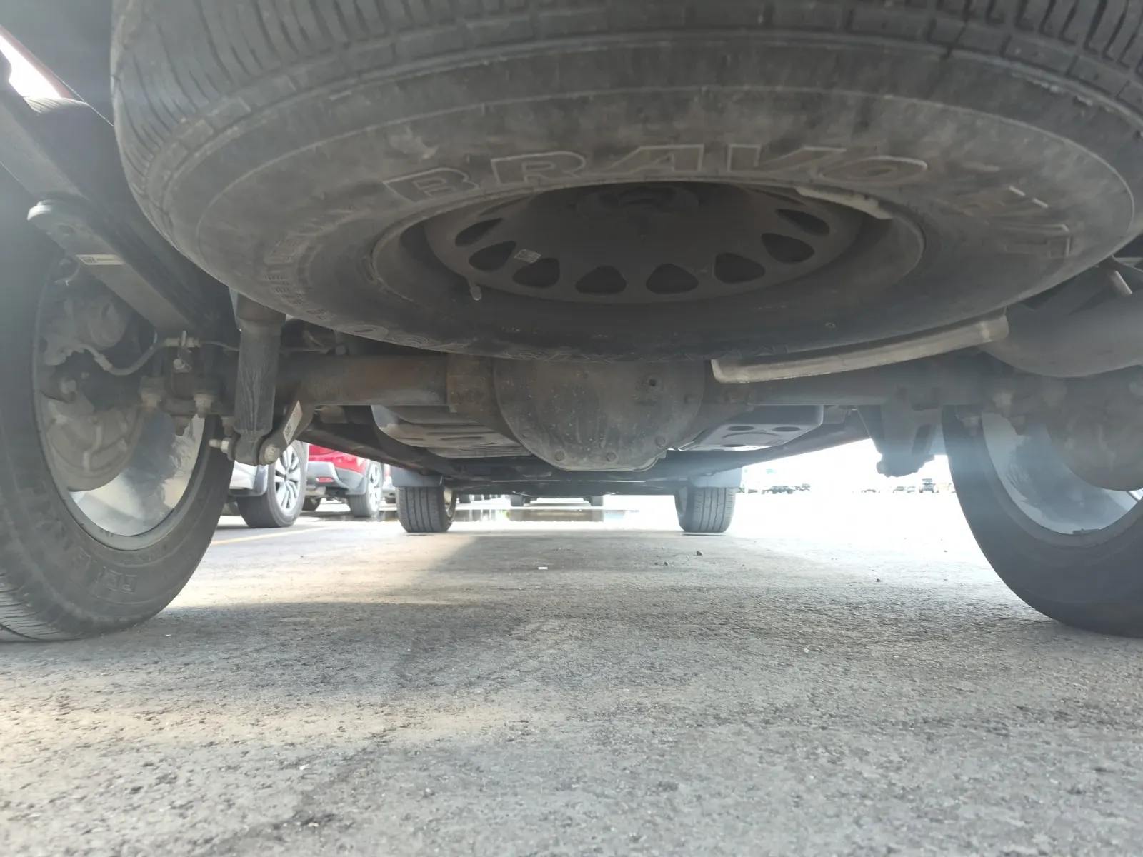 Undercarriage - Rear Photo