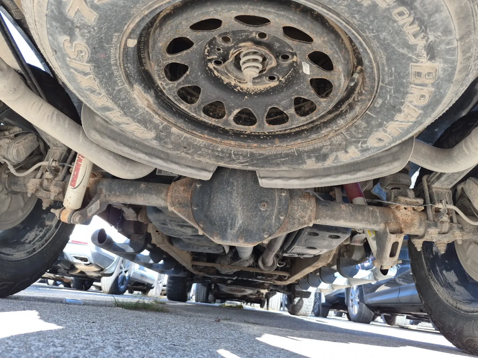 Undercarriage - Rear Photo