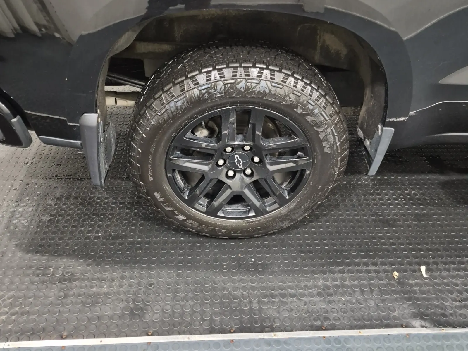 Right Rear Wheel/Tire Photo
