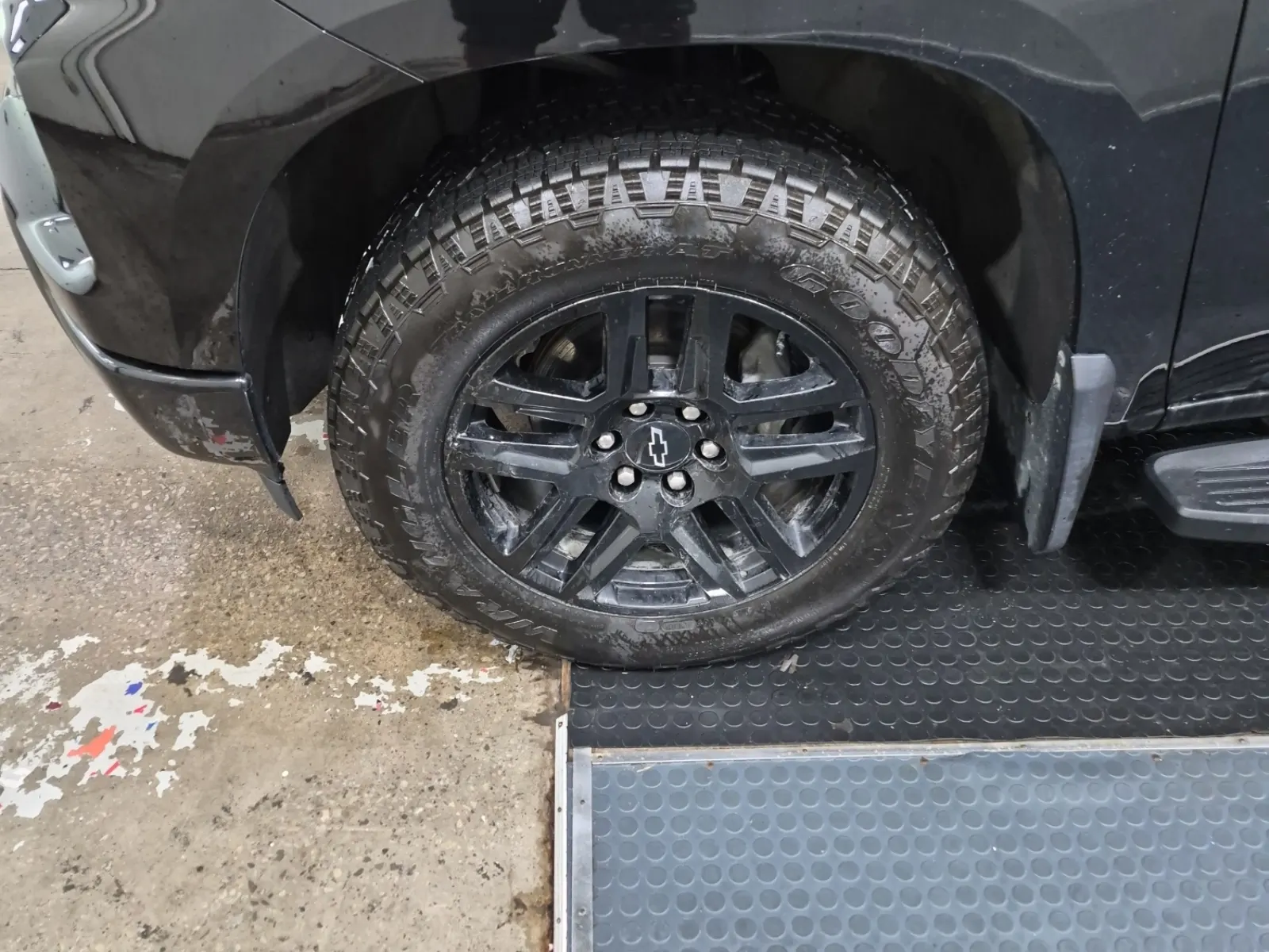 Front driver wheel/tire photo