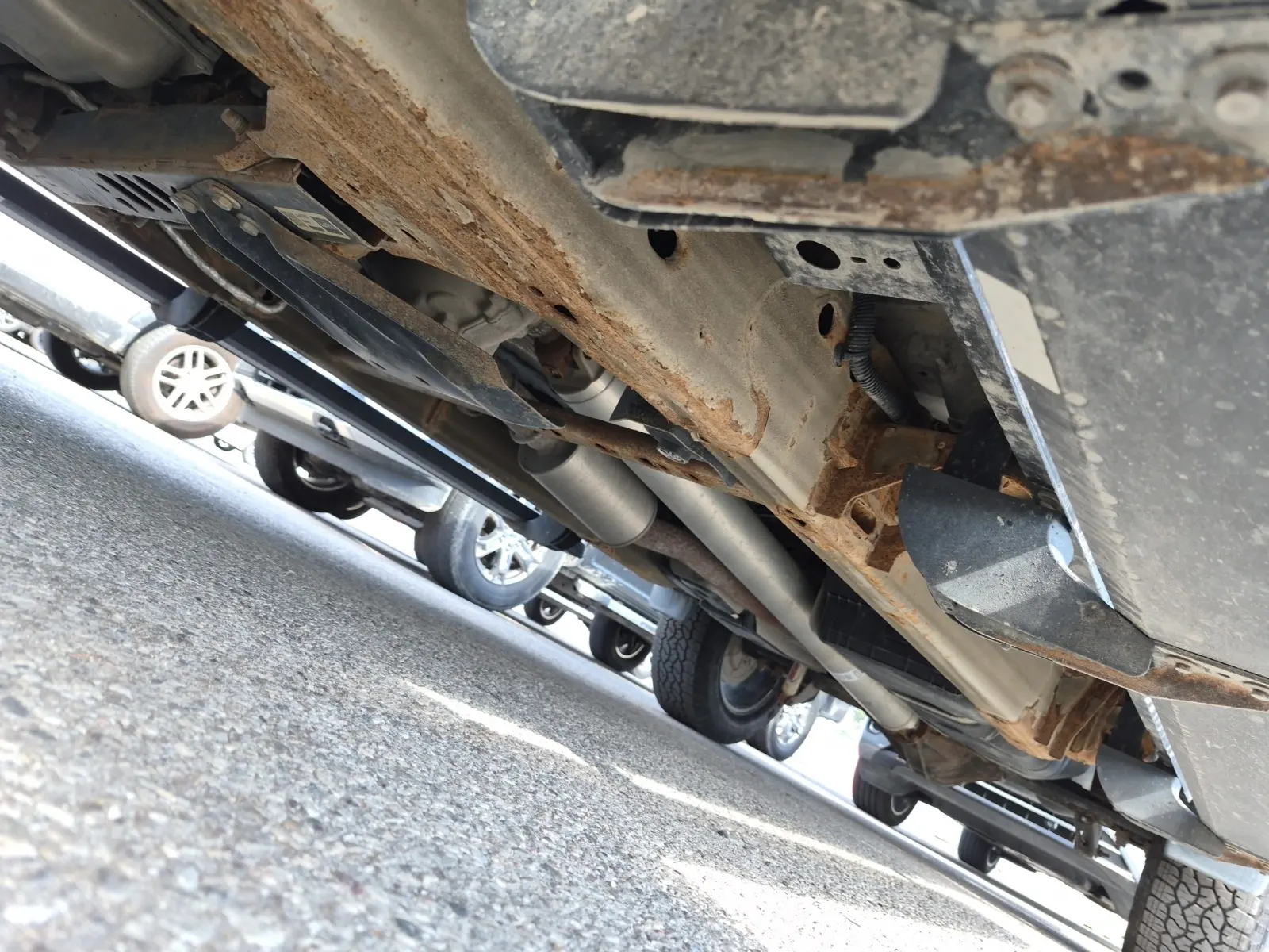 Undercarriage - Driver Photo
