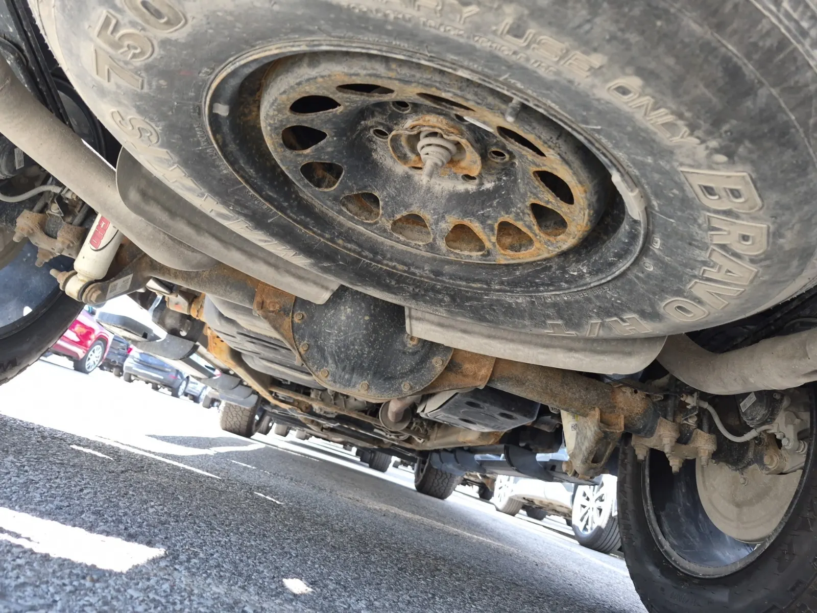 Undercarriage - Rear Photo