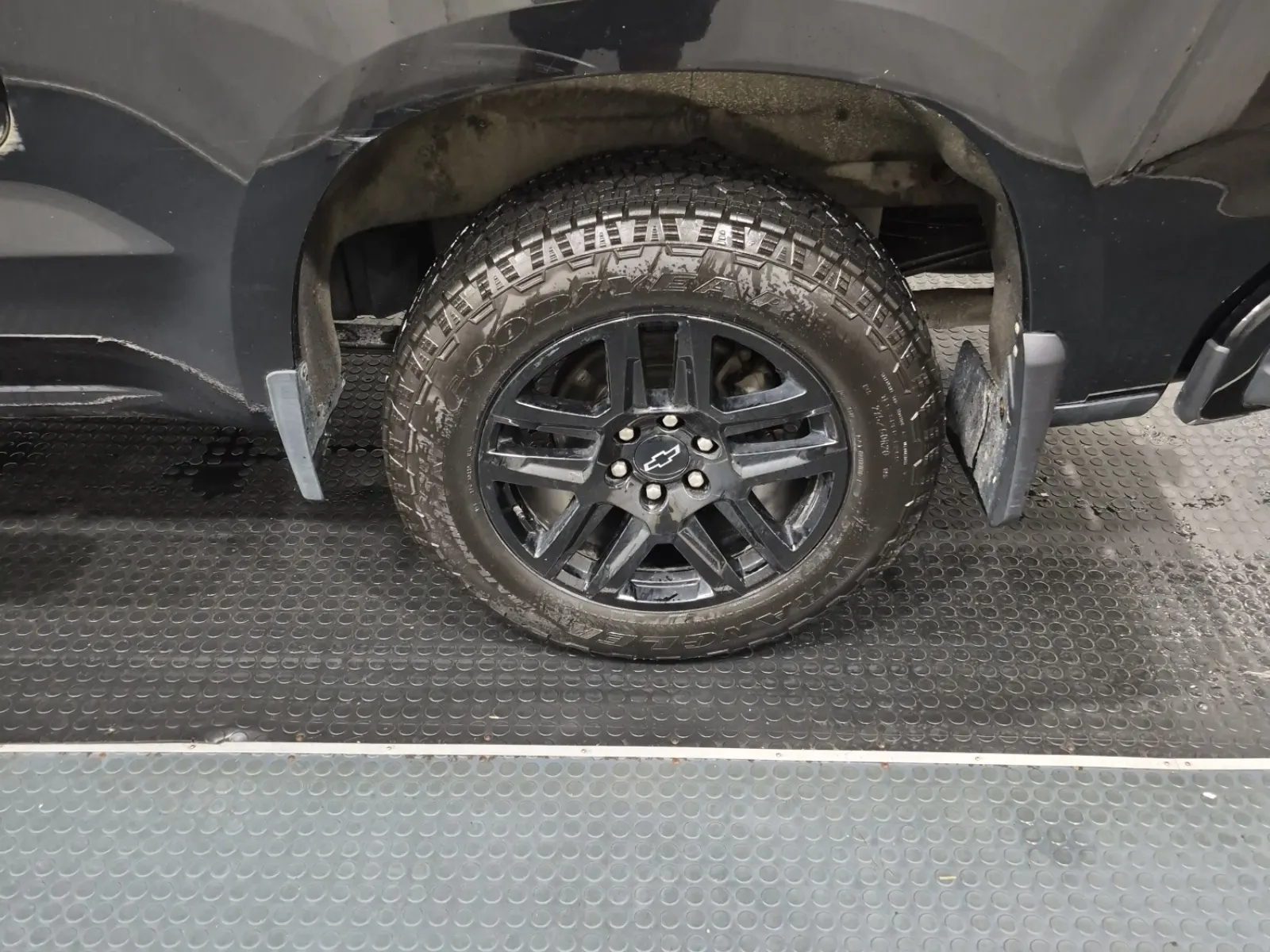Left Rear Wheel/Tire Photo