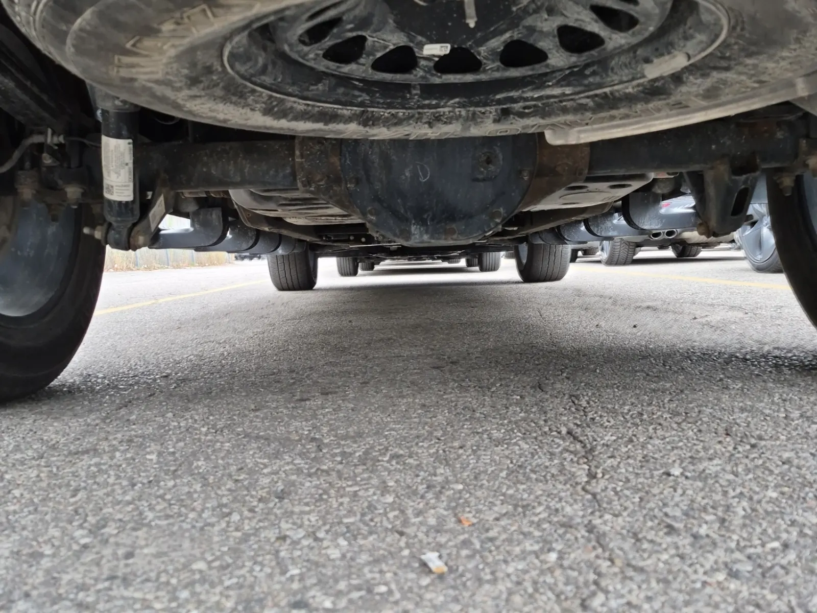 Undercarriage - Rear Photo