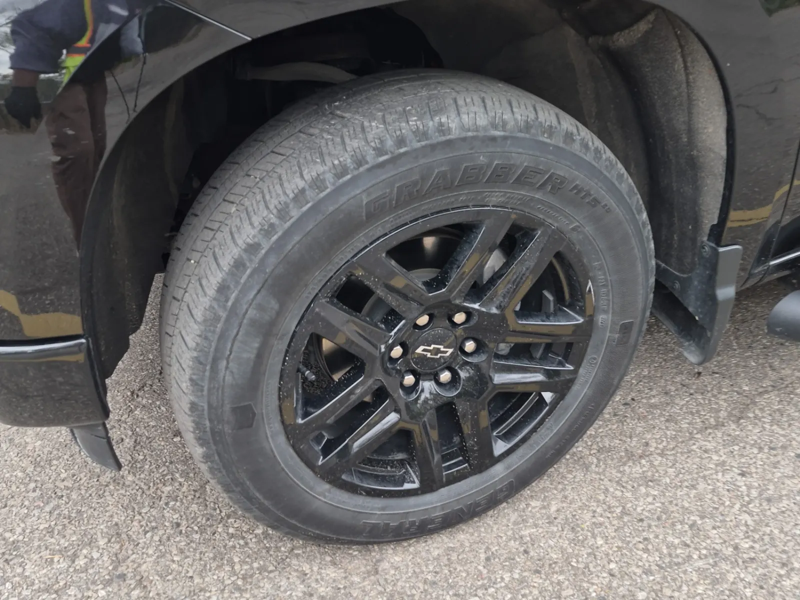 Front driver wheel/tire photo