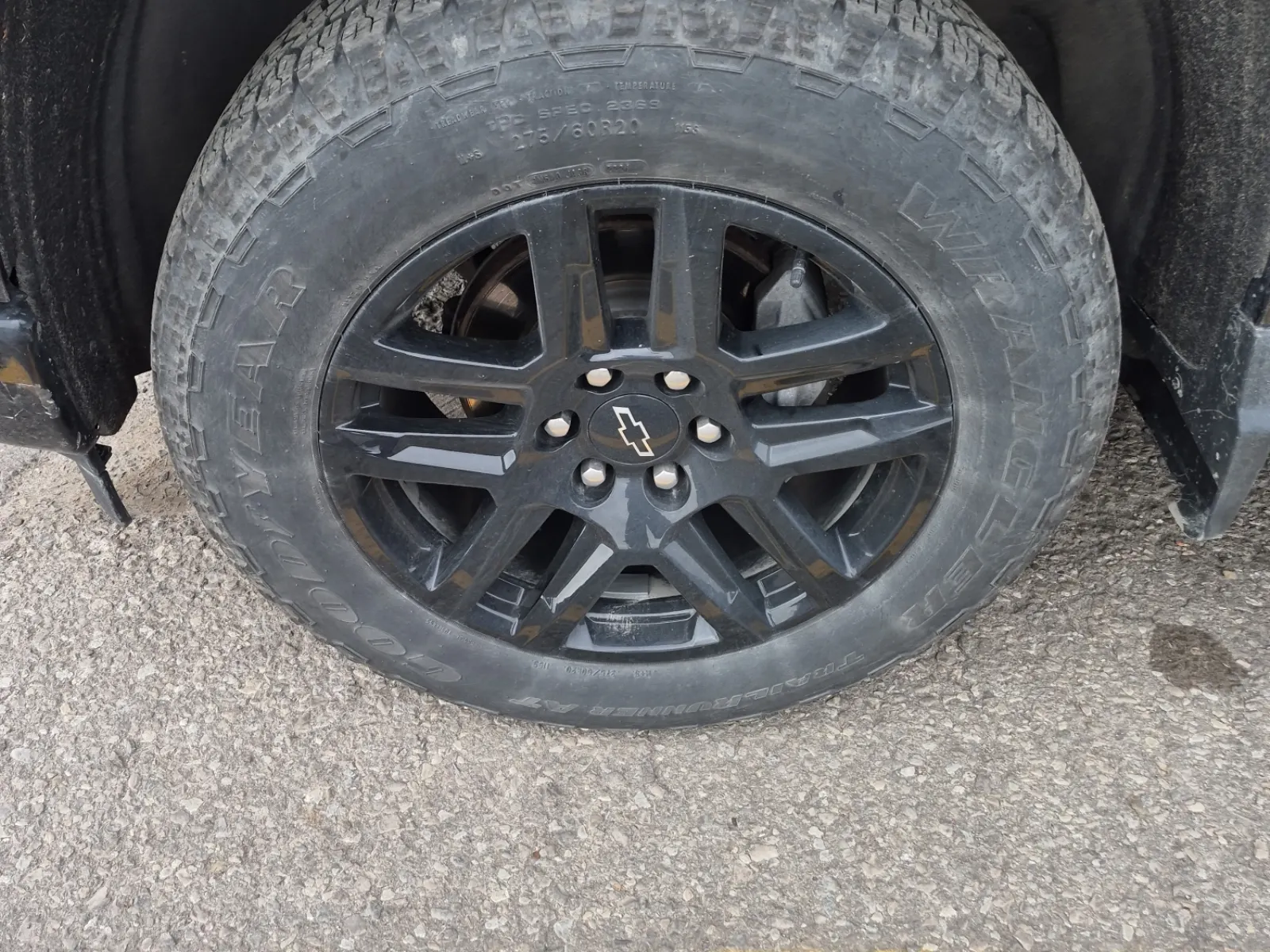 Front driver wheel/tire photo
