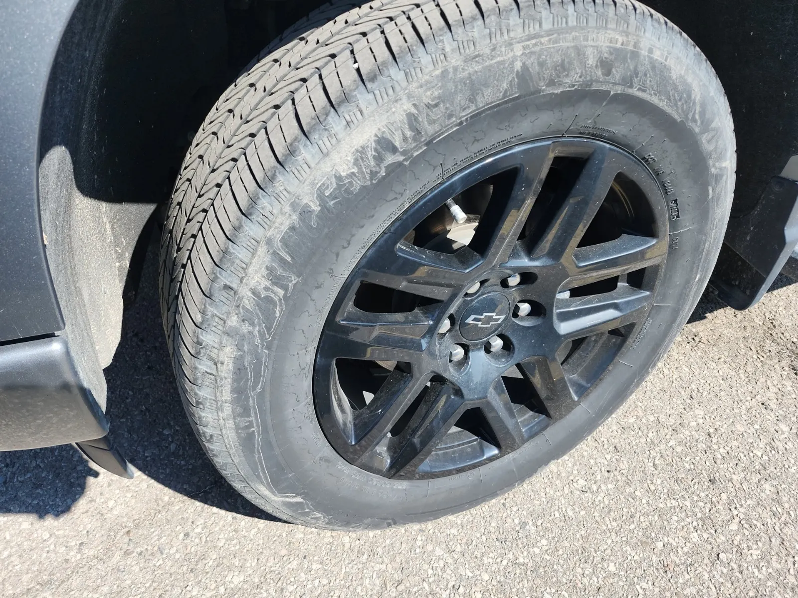 Front driver wheel/tire photo