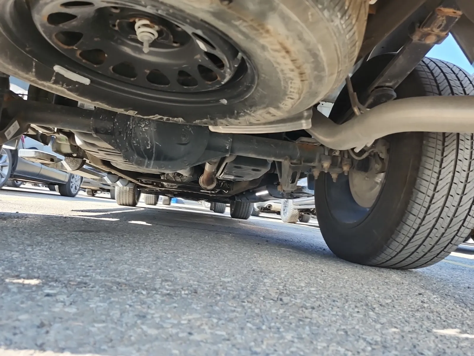 Undercarriage - Rear Photo