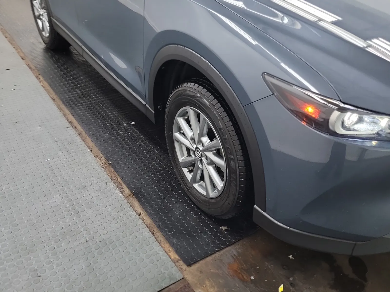 Right Front Wheel/Tire Photo