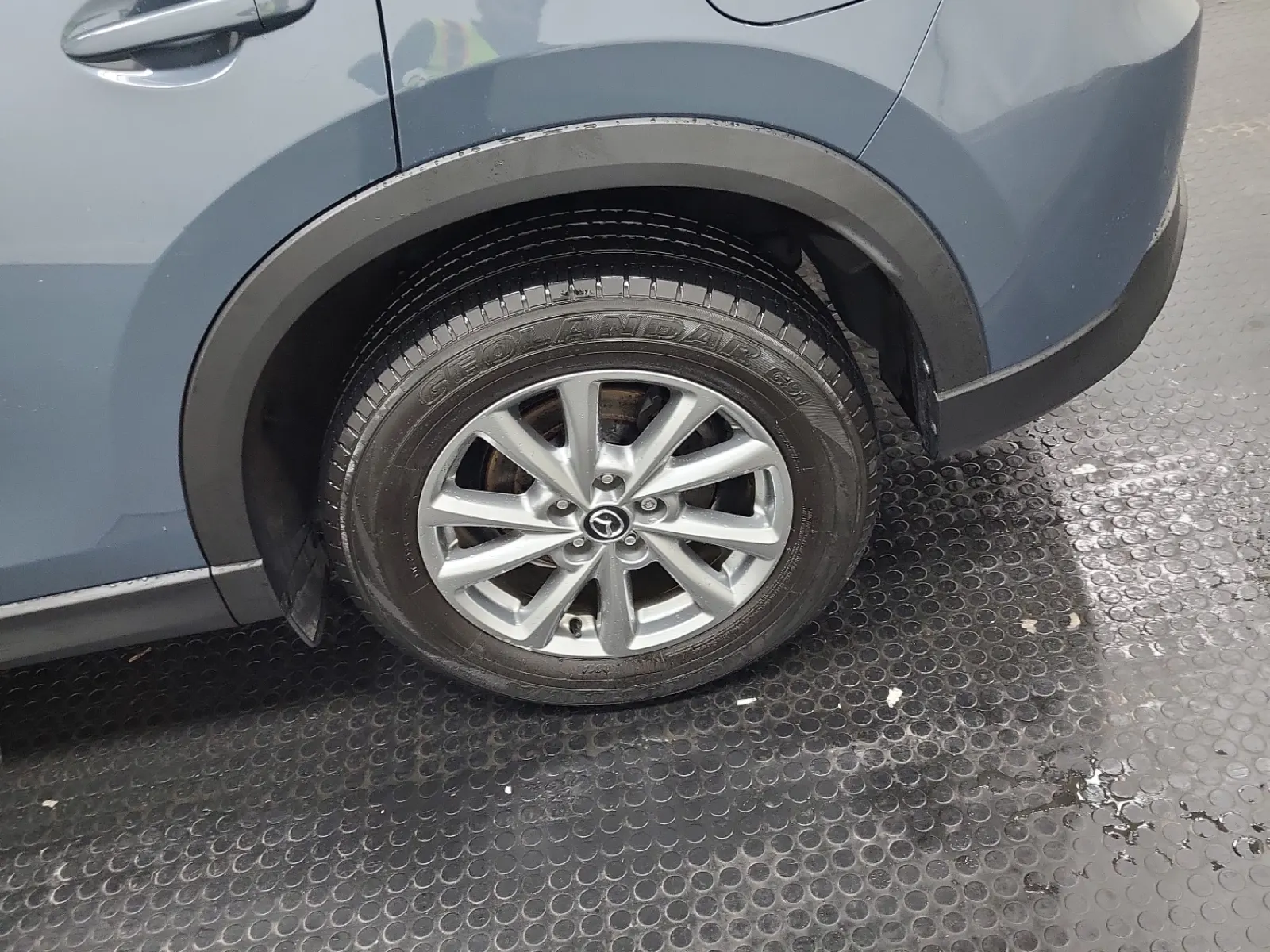 Left Rear Wheel/Tire Photo