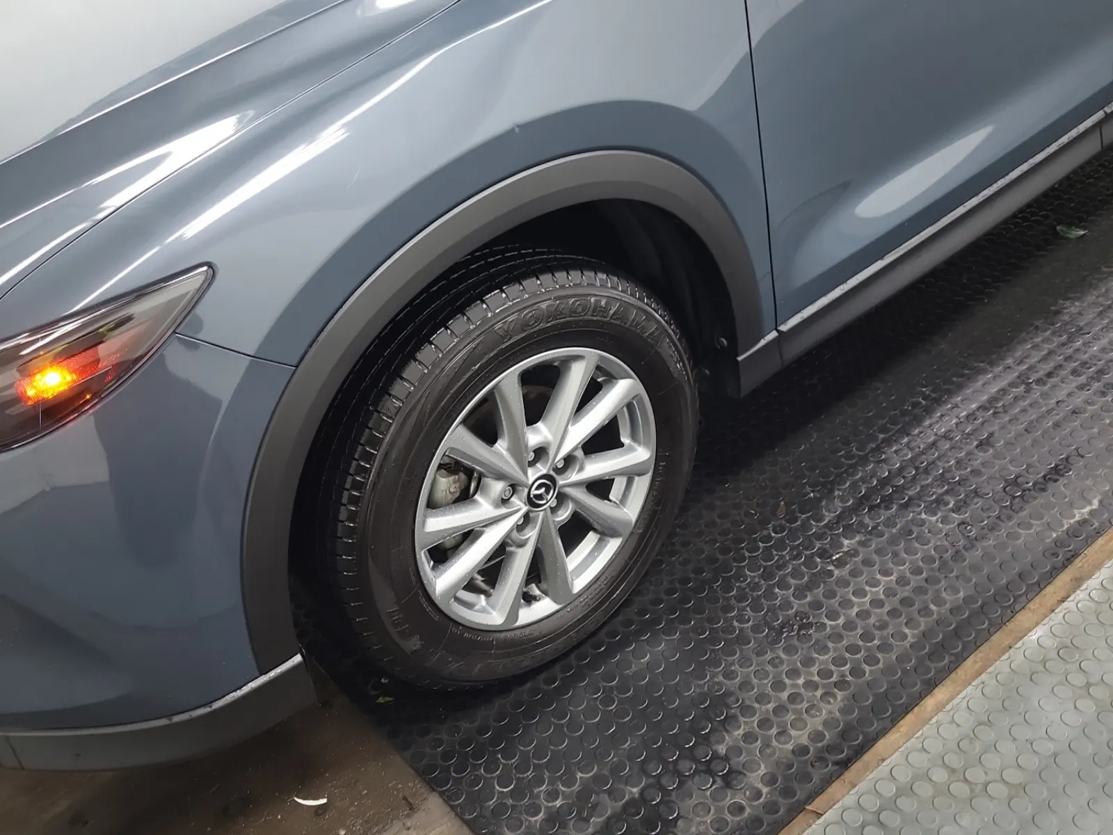 Front driver wheel/tire photo