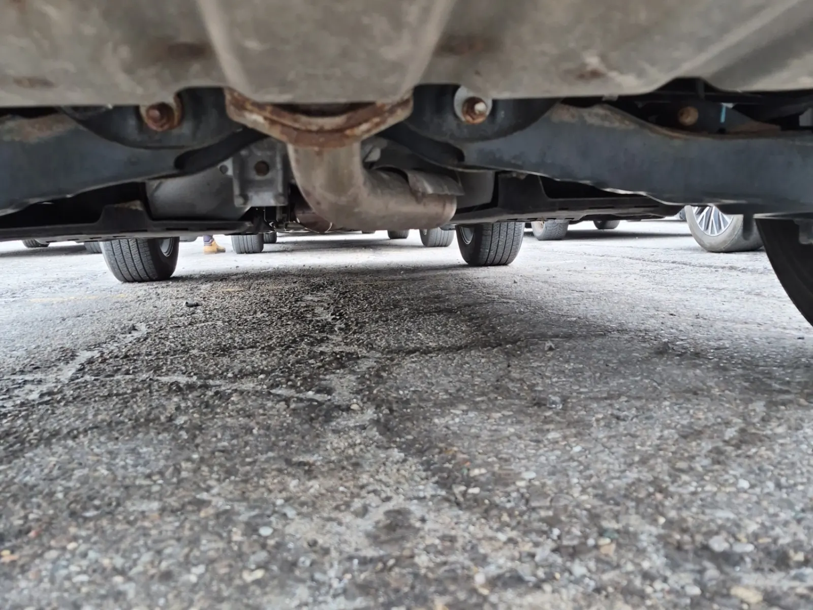 Undercarriage - Rear Photo
