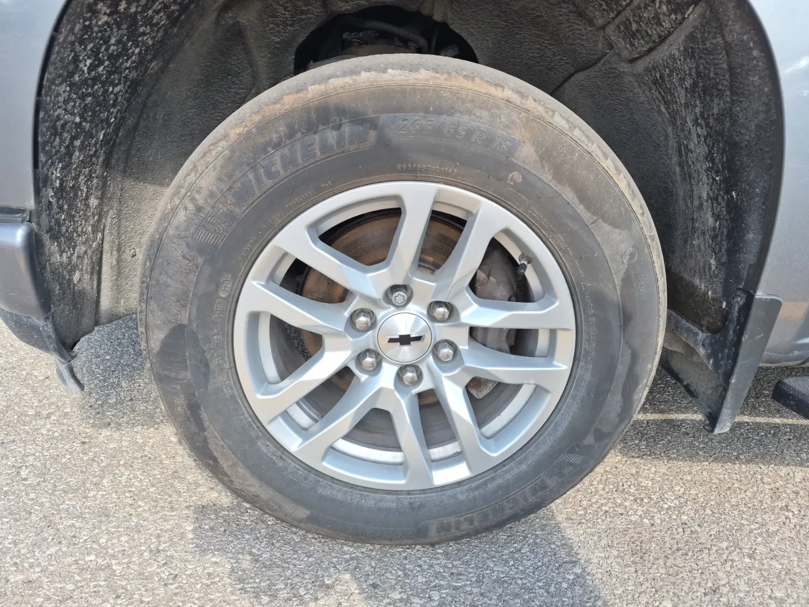 Front driver wheel/tire photo