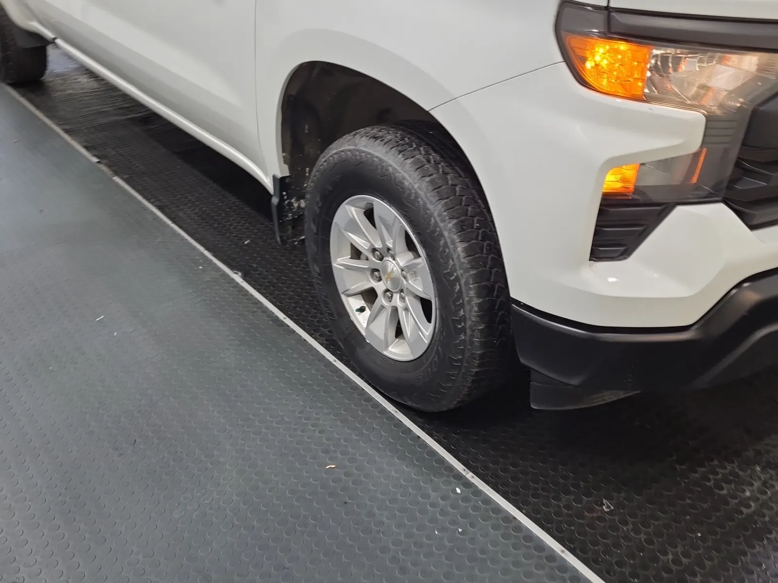 Right Front Wheel/Tire Photo