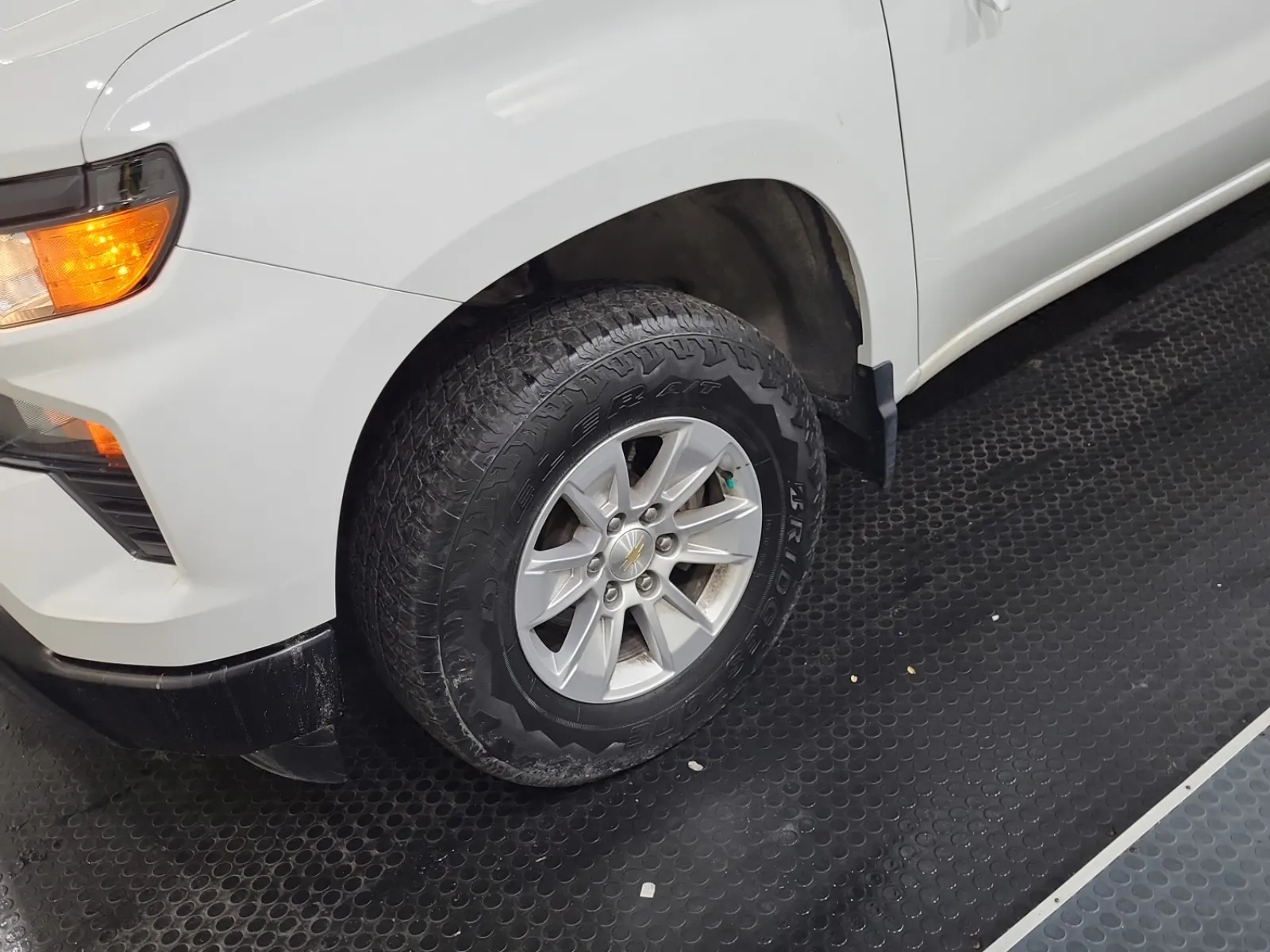 Front driver wheel/tire photo