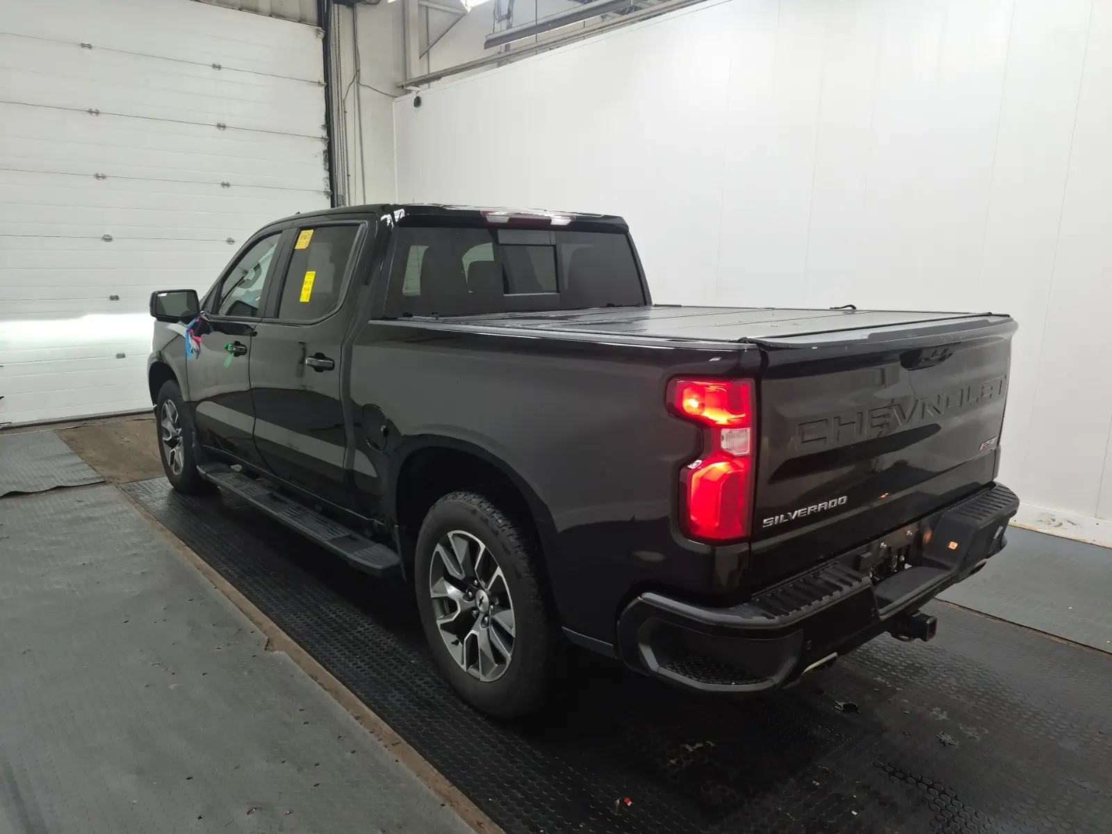 Driver Rear 3/4 Photo