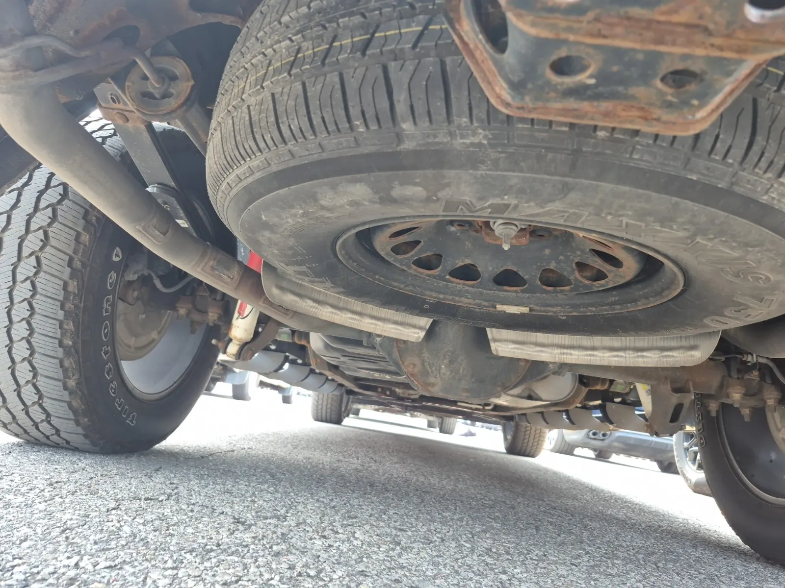 Undercarriage - Rear Photo