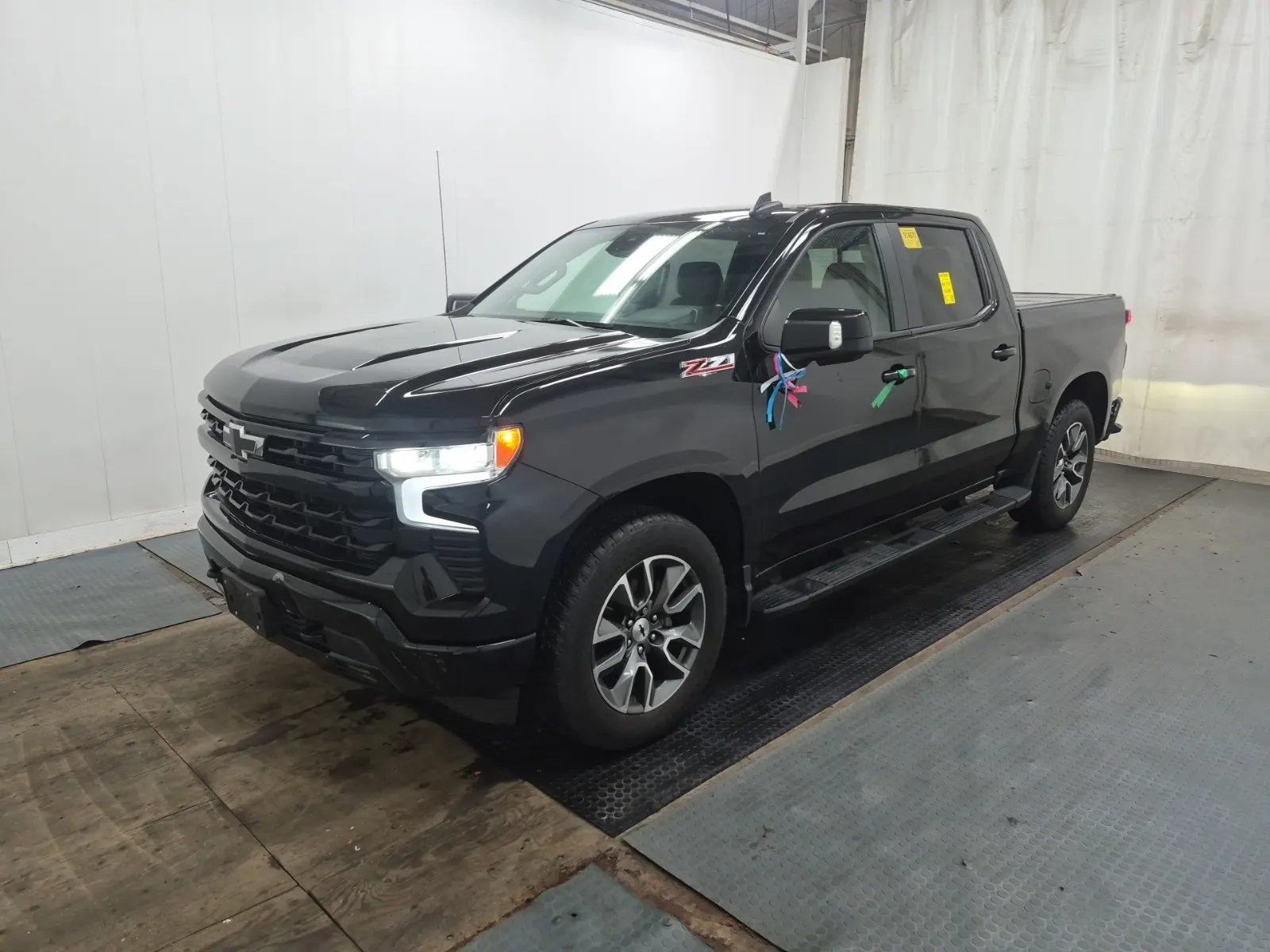 Front driver 3/4 photo