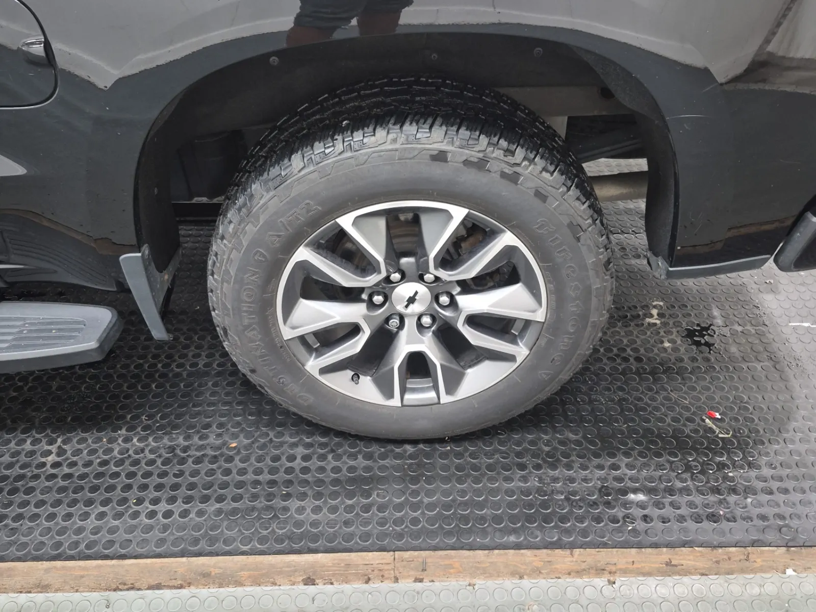 Left Rear Wheel/Tire Photo
