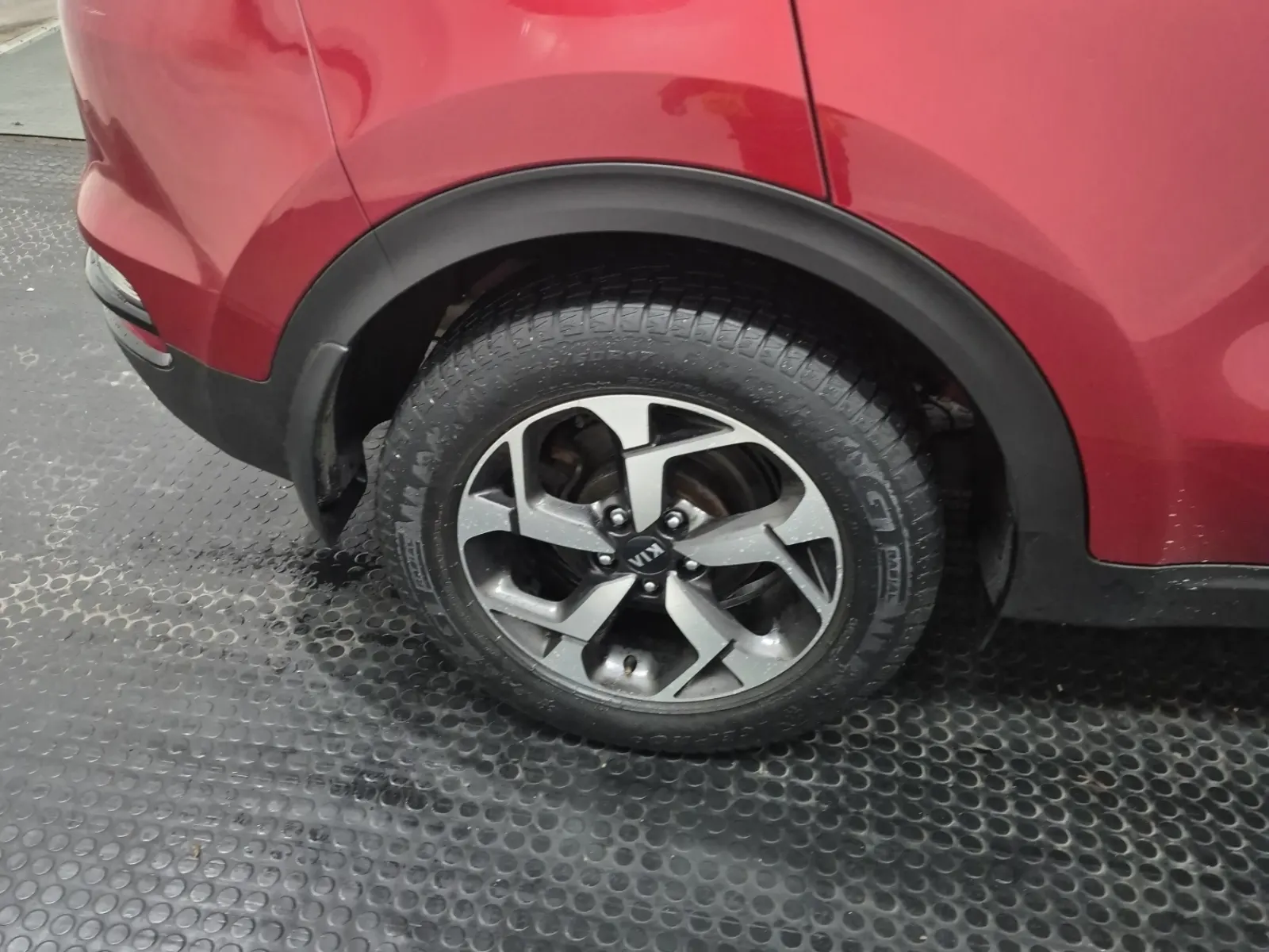 Right Rear Wheel/Tire Photo