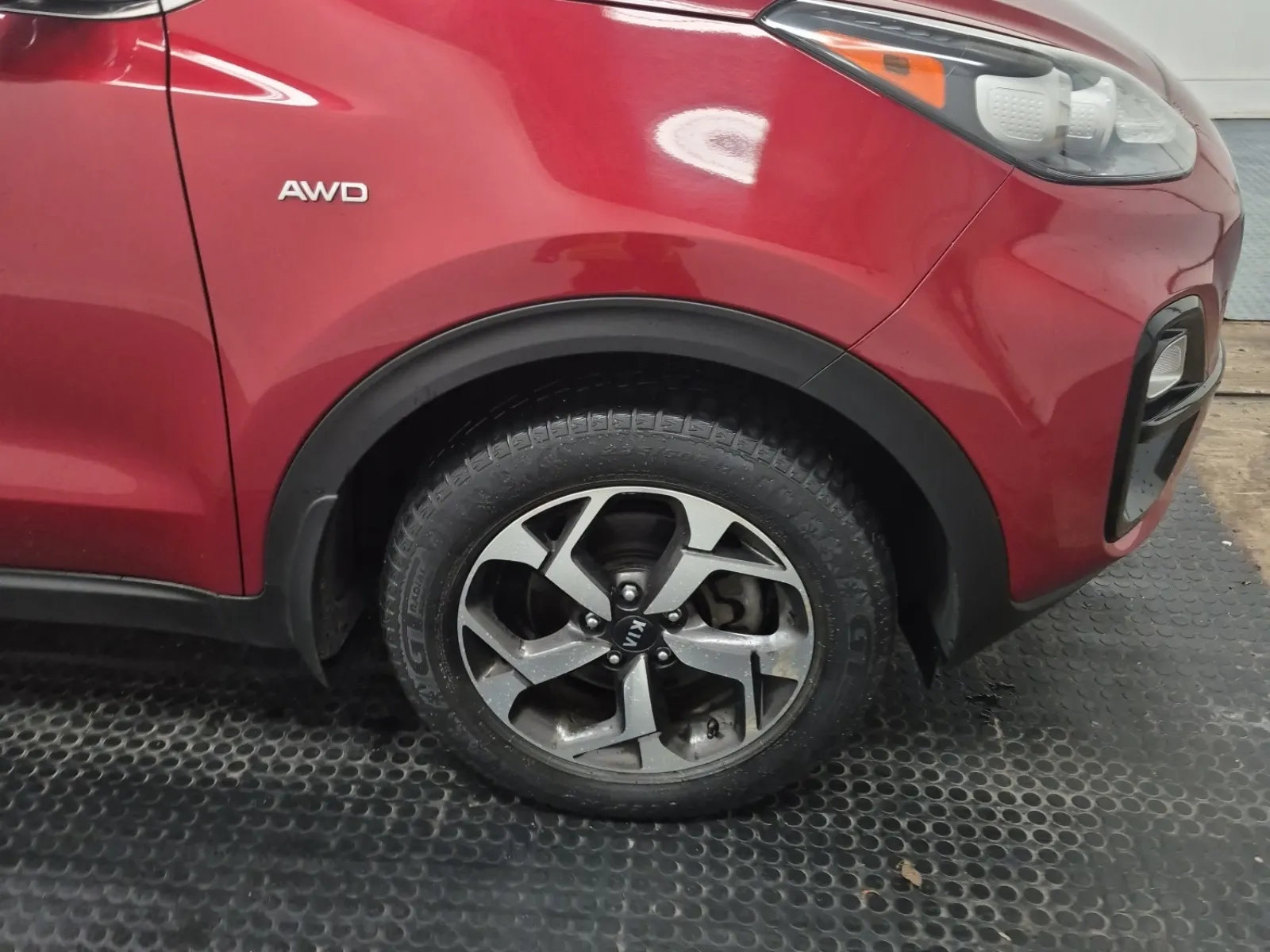 Right Front Wheel/Tire Photo