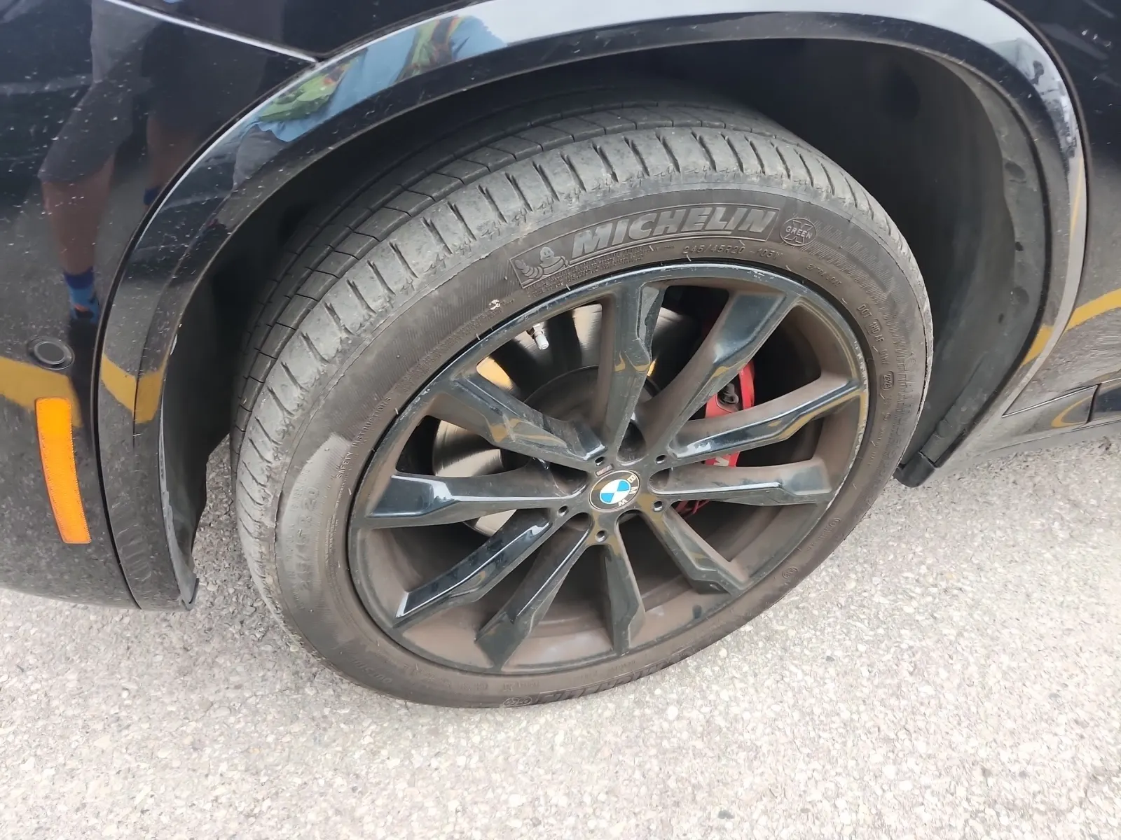 Front driver wheel/tire photo