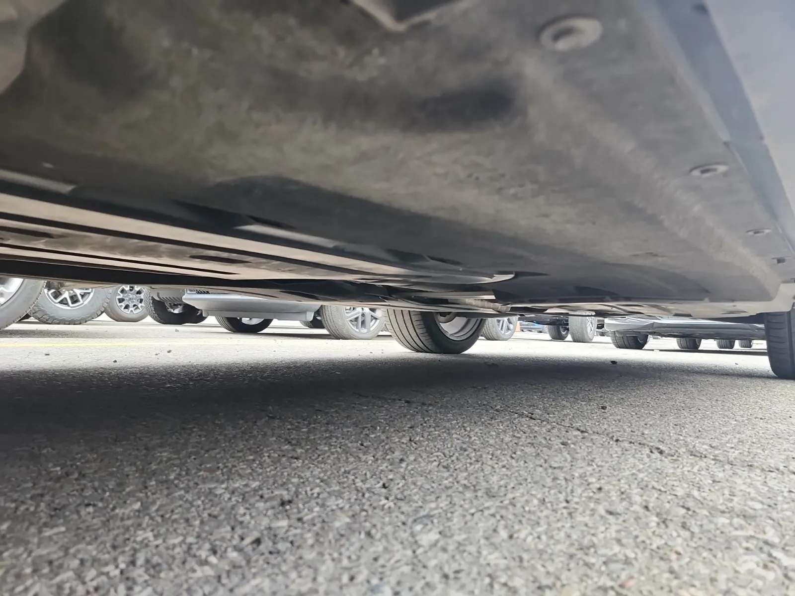 Undercarriage - Driver Photo
