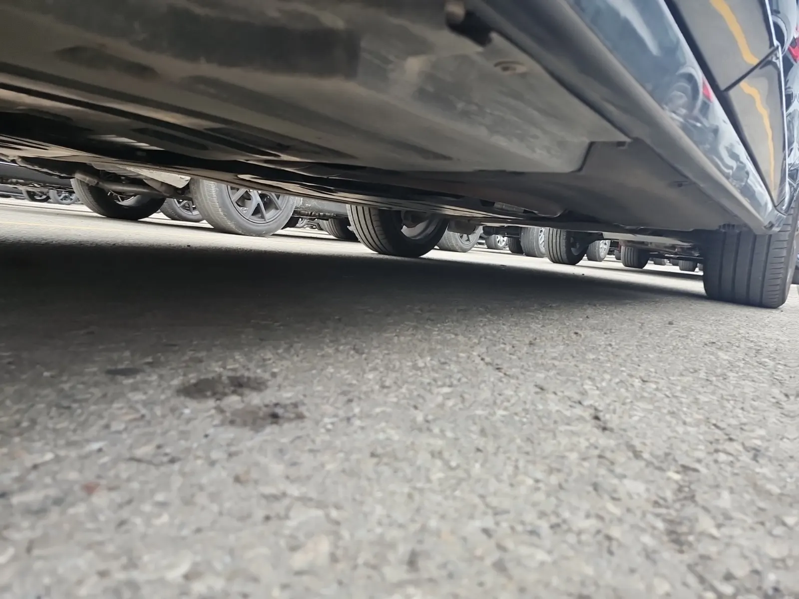 Undercarriage - Passenger Photo