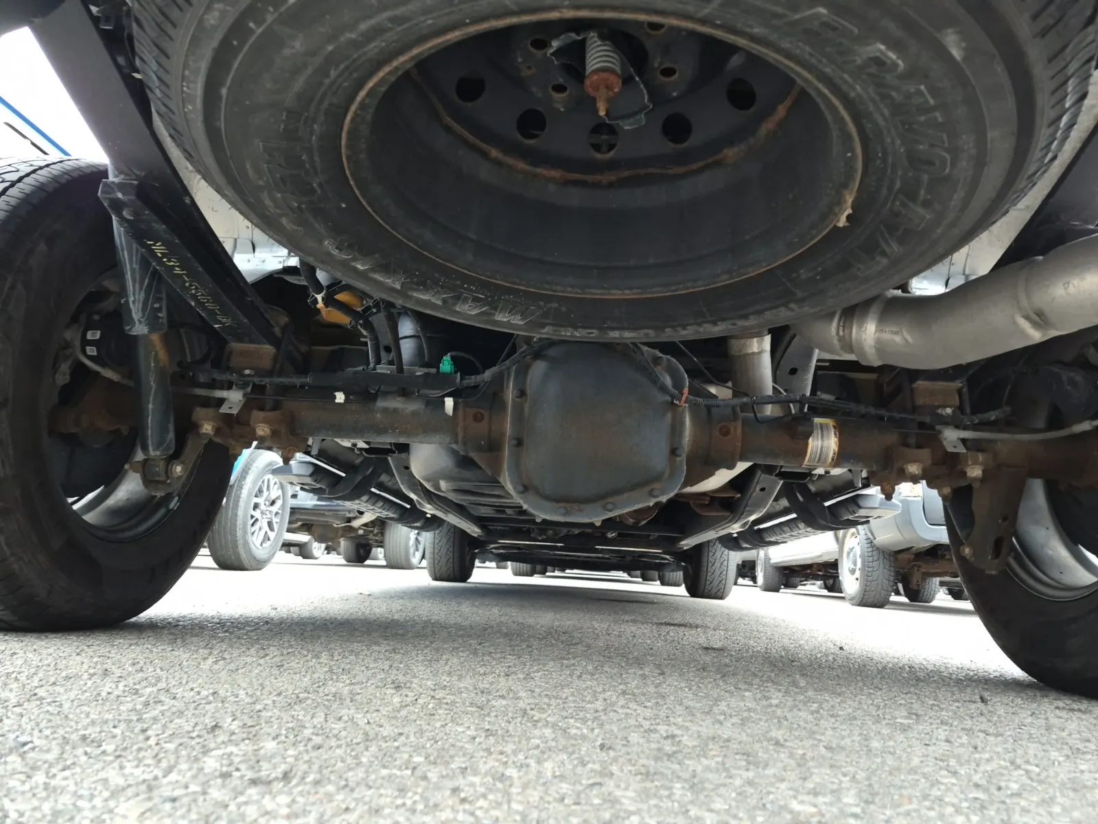 Undercarriage - Rear Photo