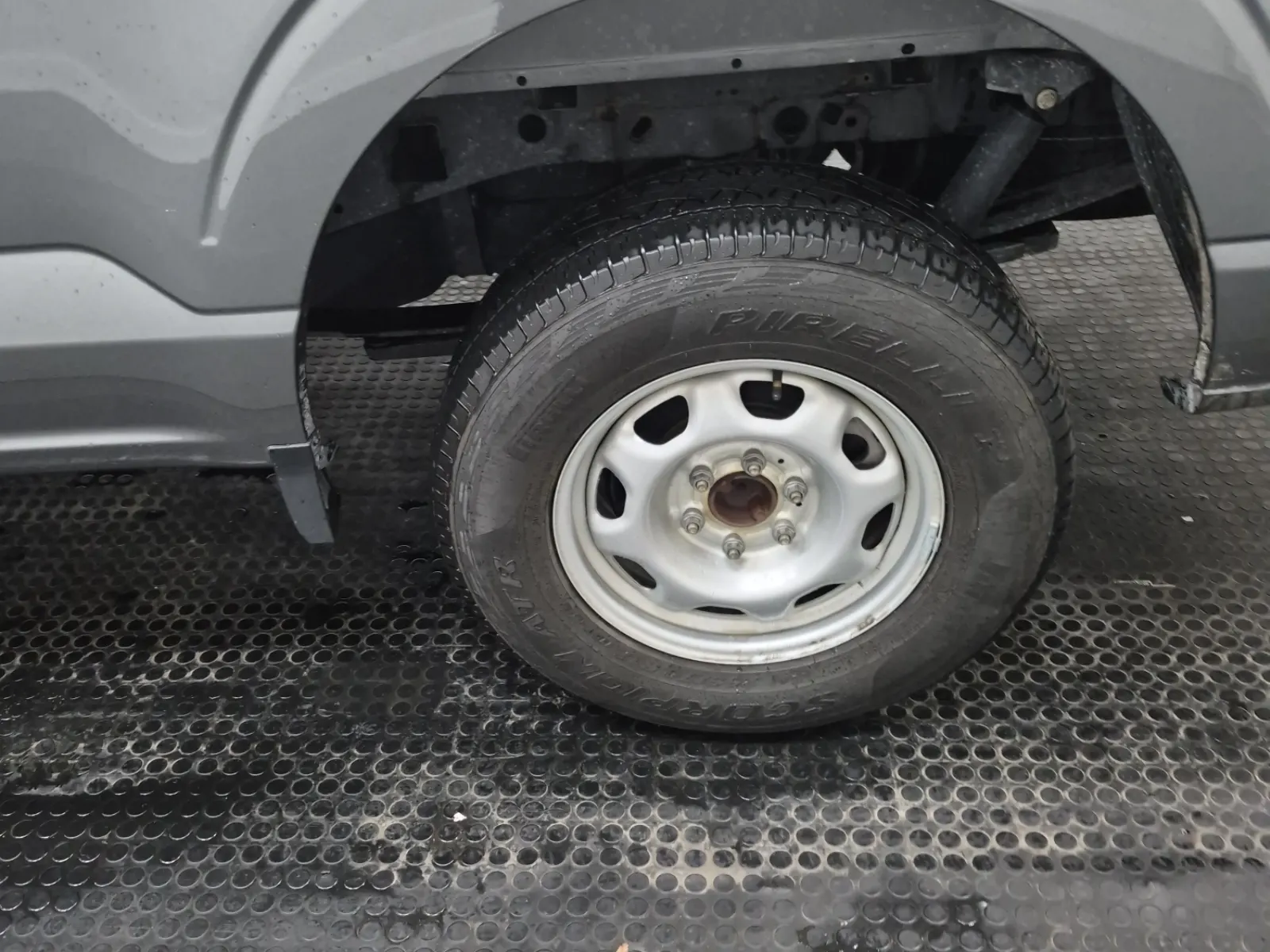 Left Rear Wheel/Tire Photo