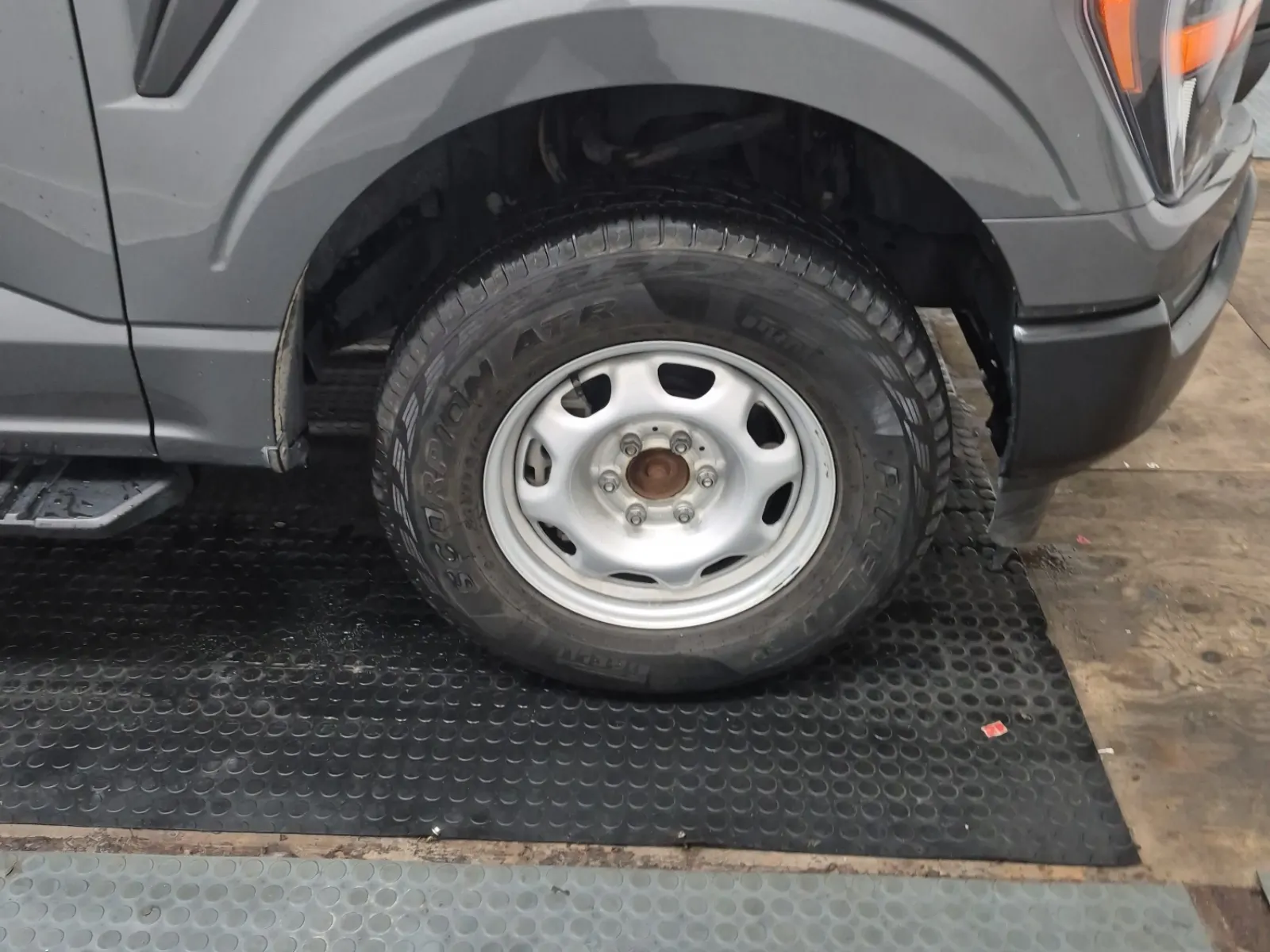 Right Front Wheel/Tire Photo