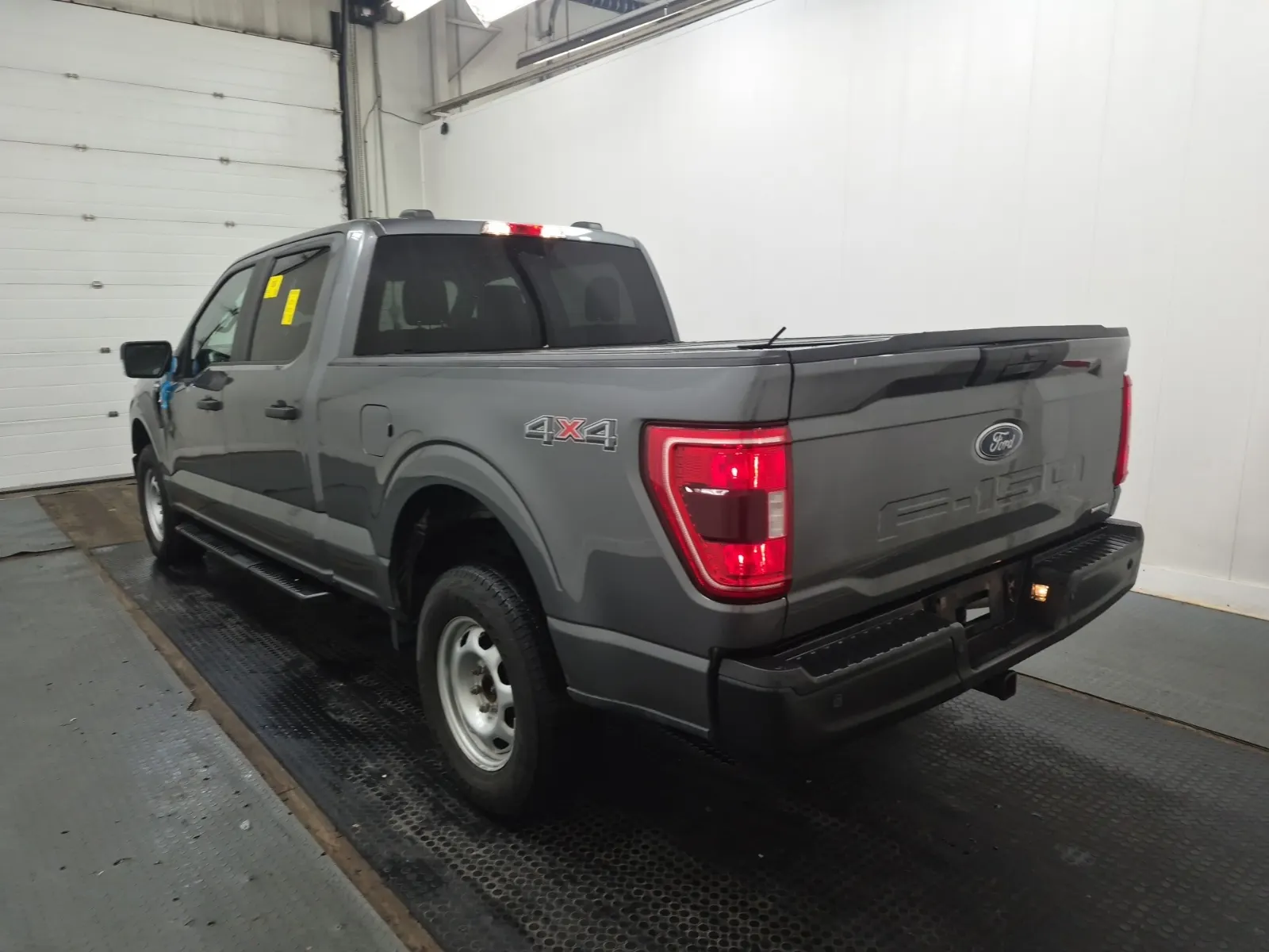 Driver Rear 3/4 Photo