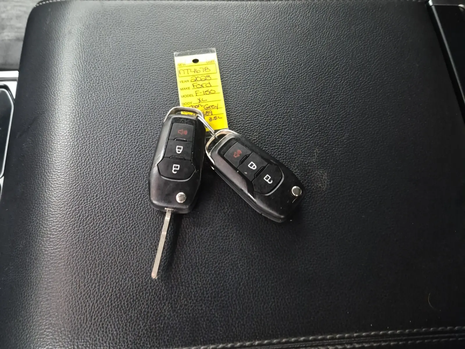 Keys/Fobs/Manual Photo